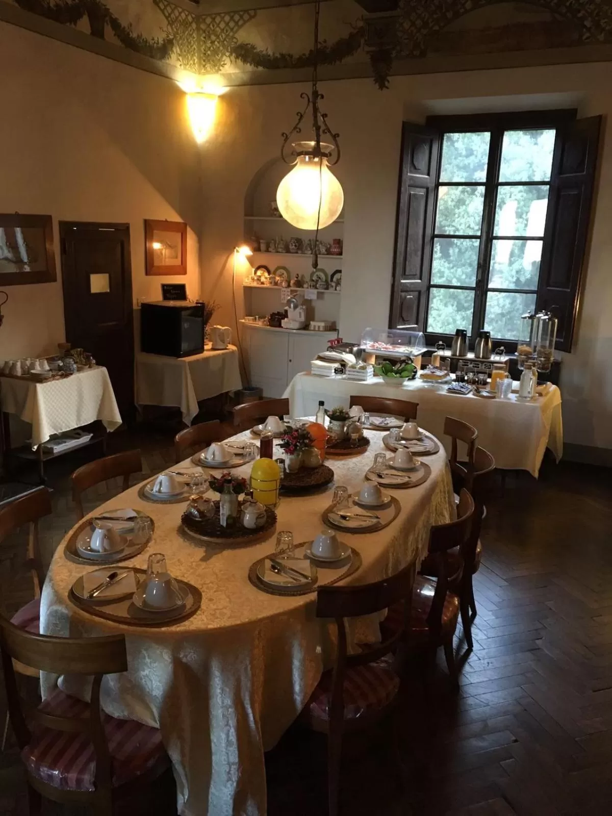 Restaurant/places to eat in Villa Rucellai