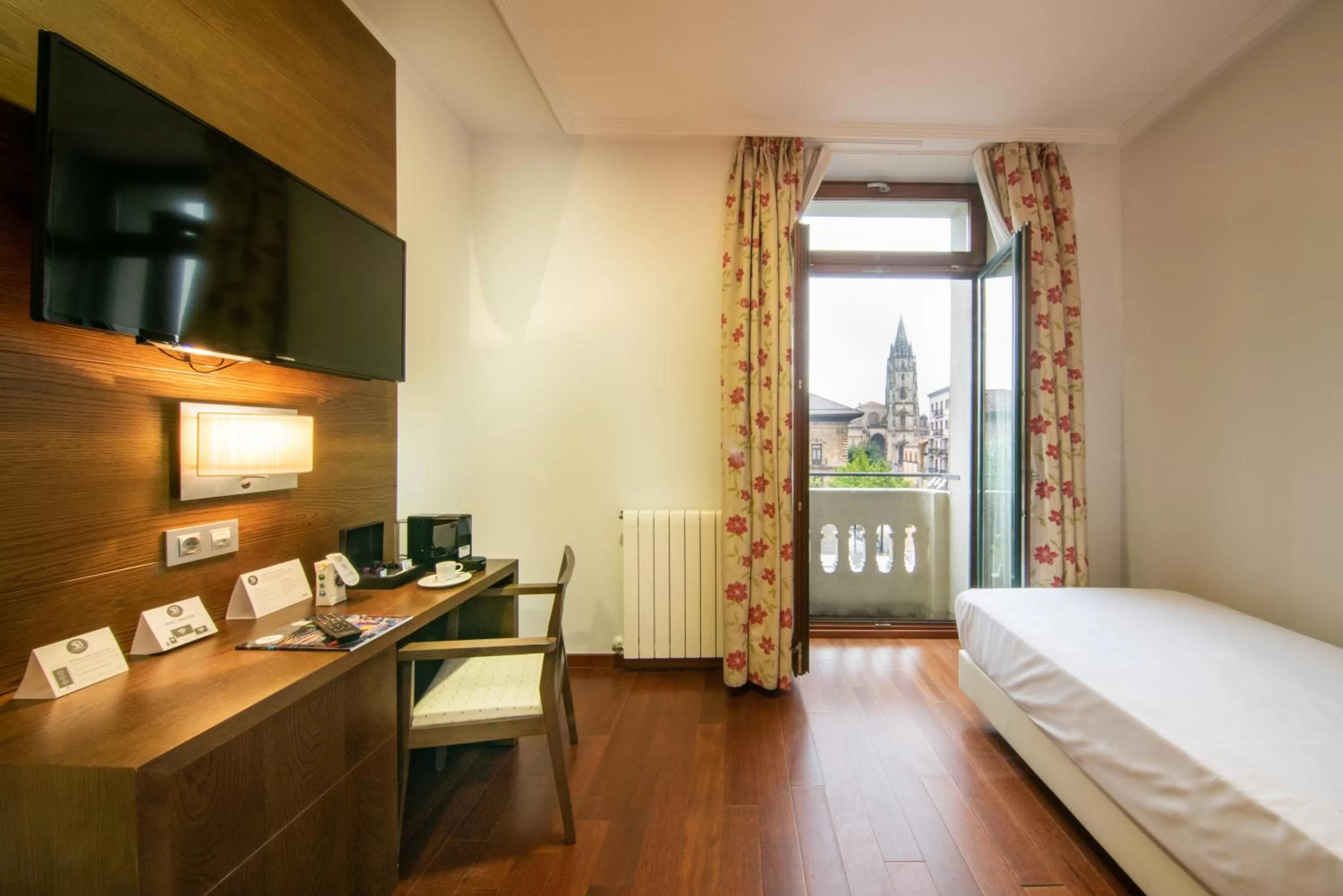 View (from property/room), Bed in Soho Boutique Oviedo