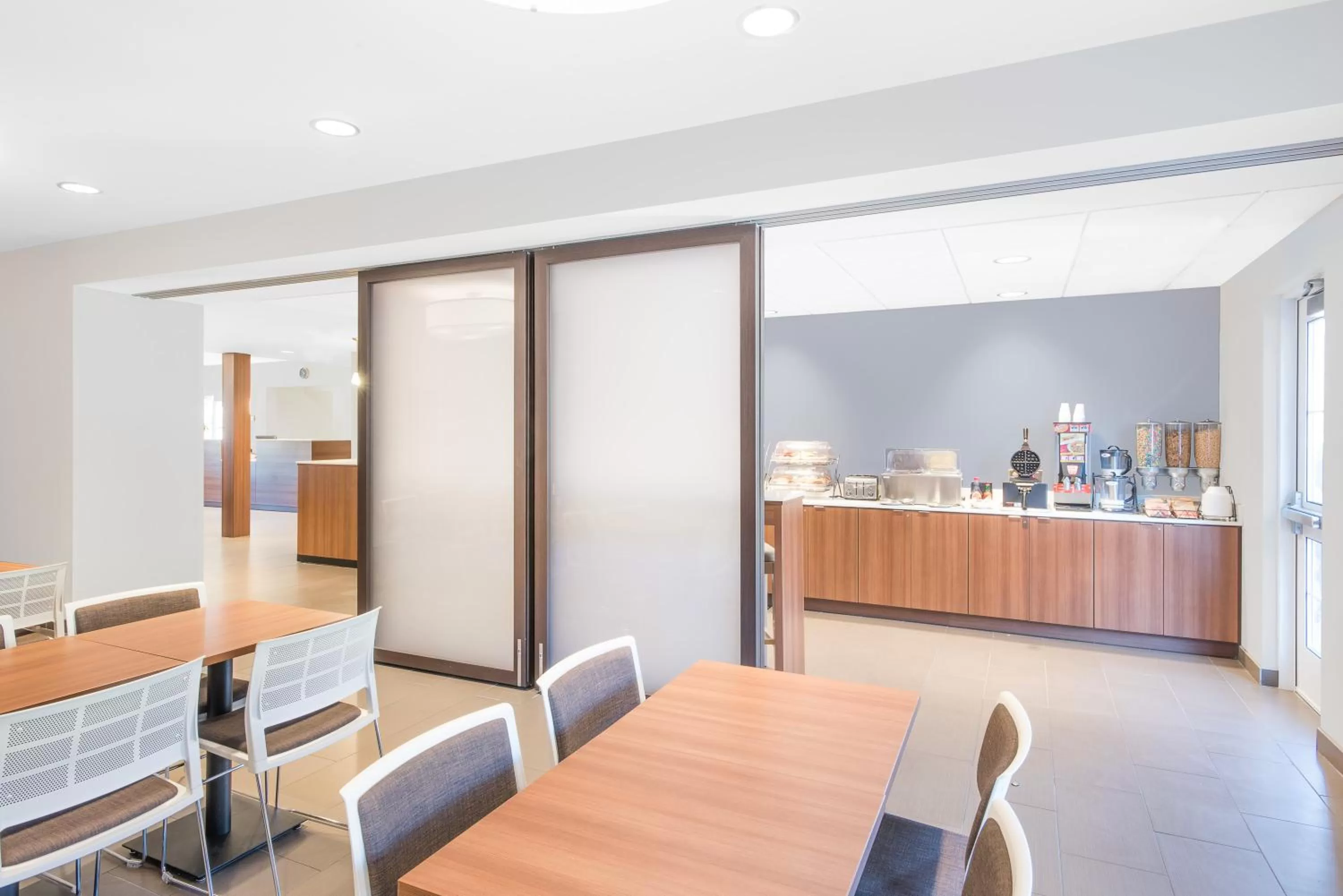 Food and drinks in Microtel Inn & Suites by Wyndham Binghamton