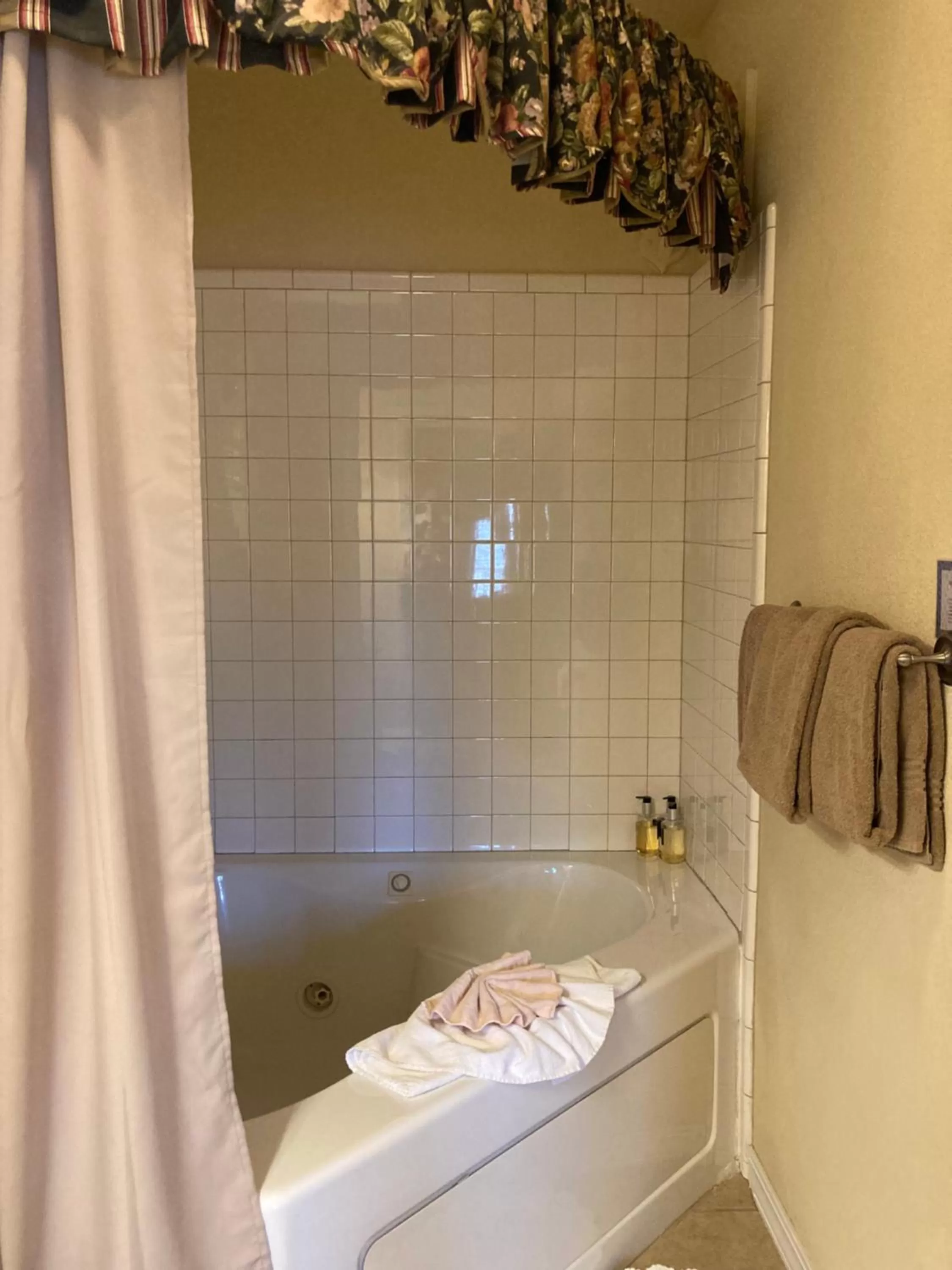 Bathroom in All Seasons Inn