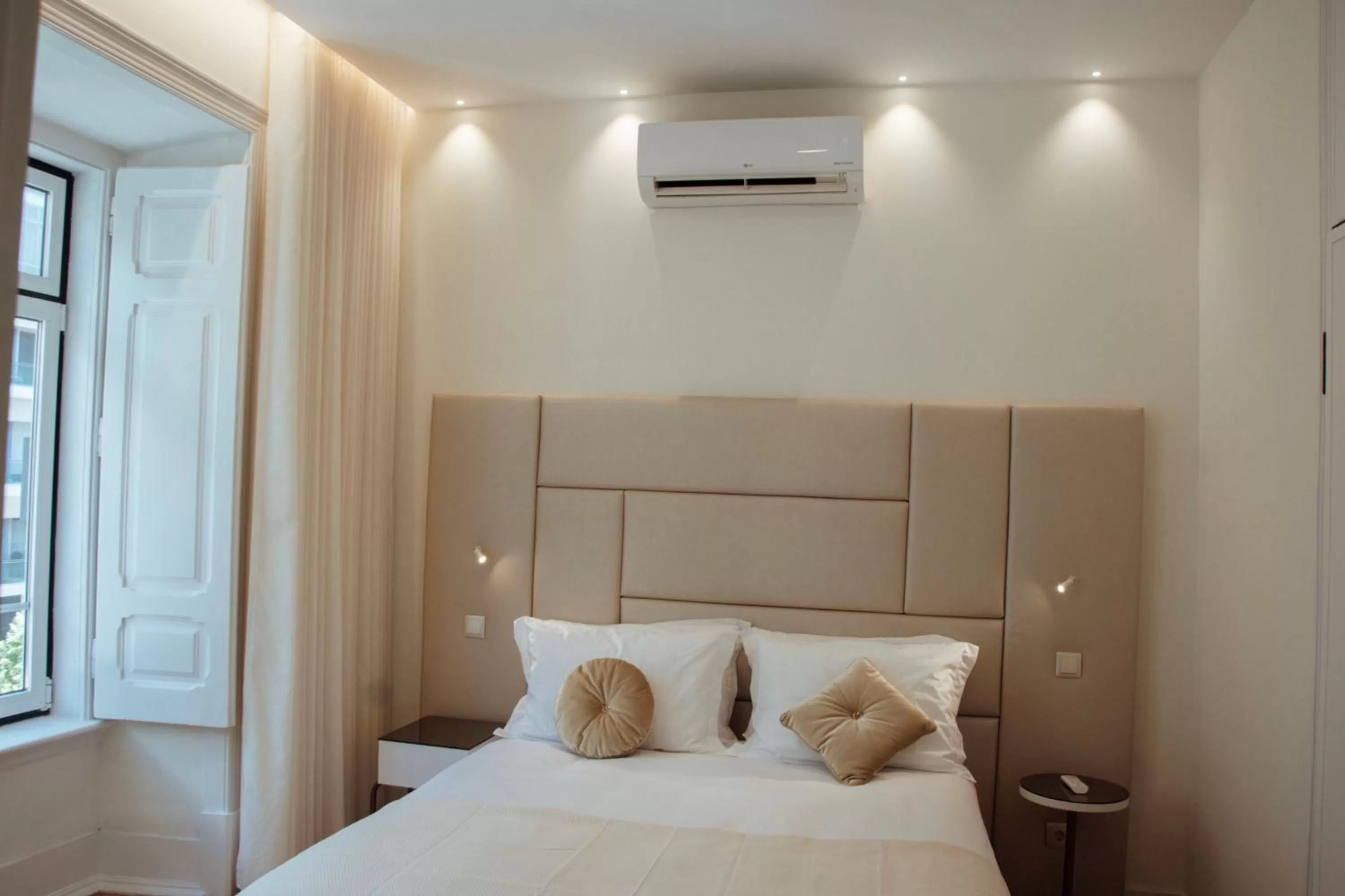 Bedroom, Bed in Le Premier Lisbon Suites