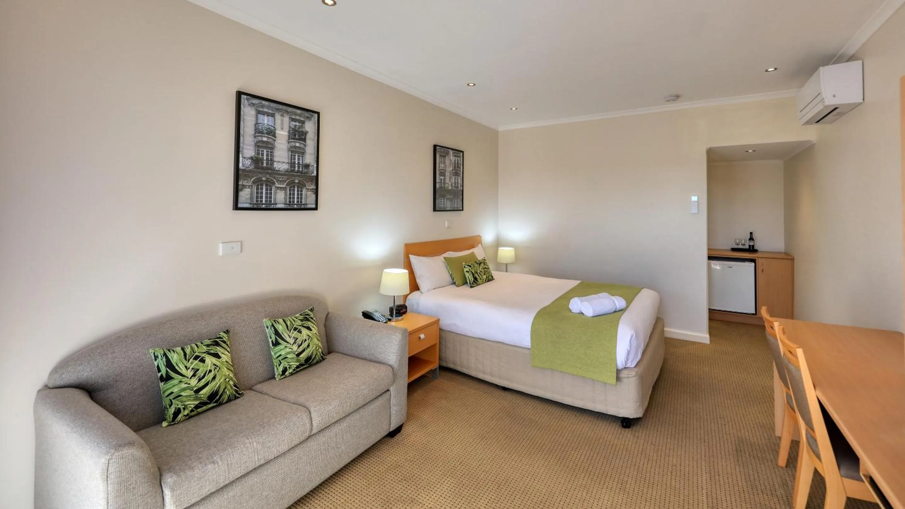 Photo of the whole room, Bed in Quality Inn Swan Hill