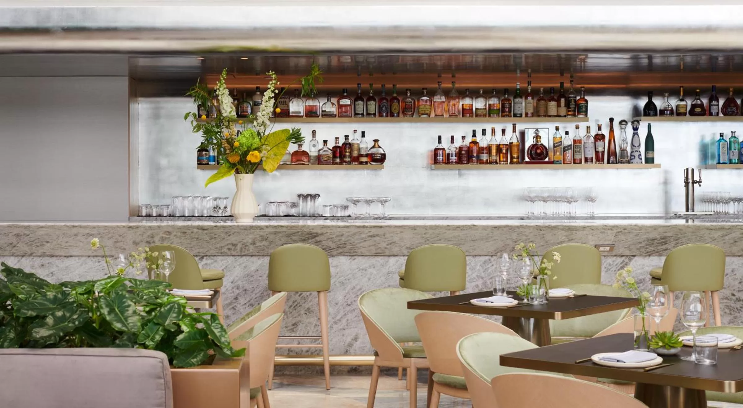 Lounge or bar in Hotel AKA Brickell