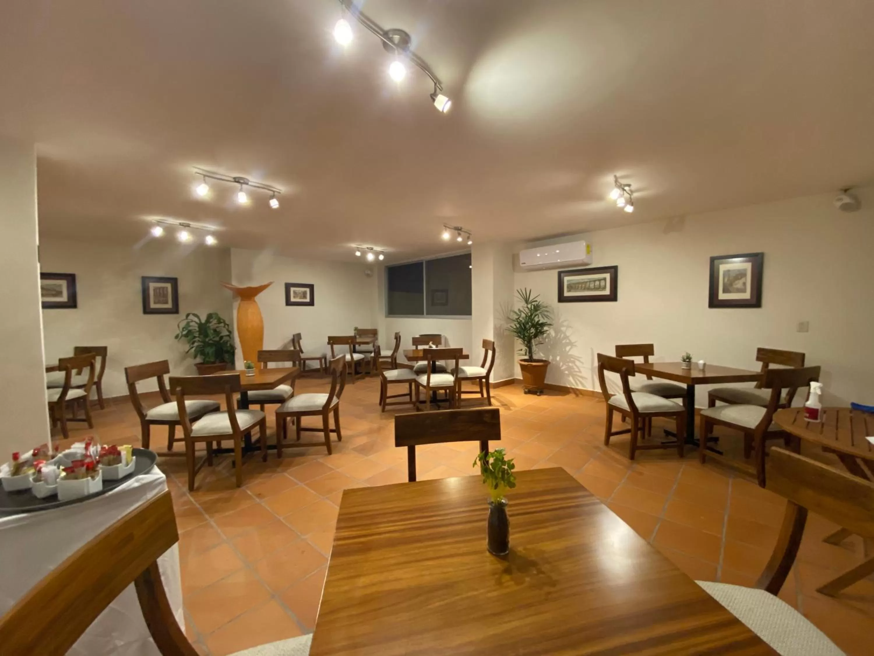 Restaurant/places to eat in Hotel Casa Faroles Centro Histórico