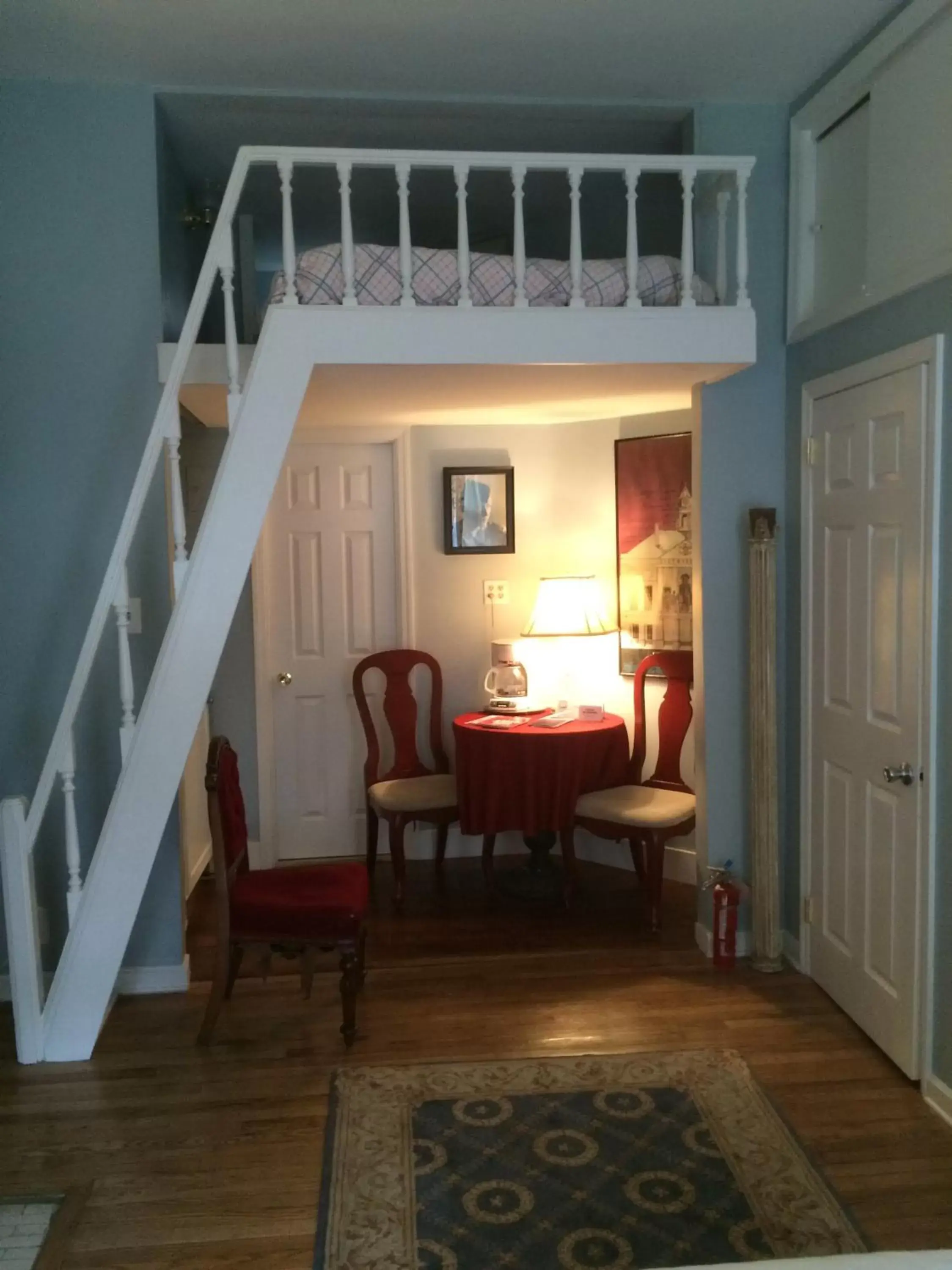 Washington Studio with Full Size Bed and Kitchenette in Incentra Village Hotel Washington Studio with Full Size Bed and Kitchenette in Incentra Village Hotel