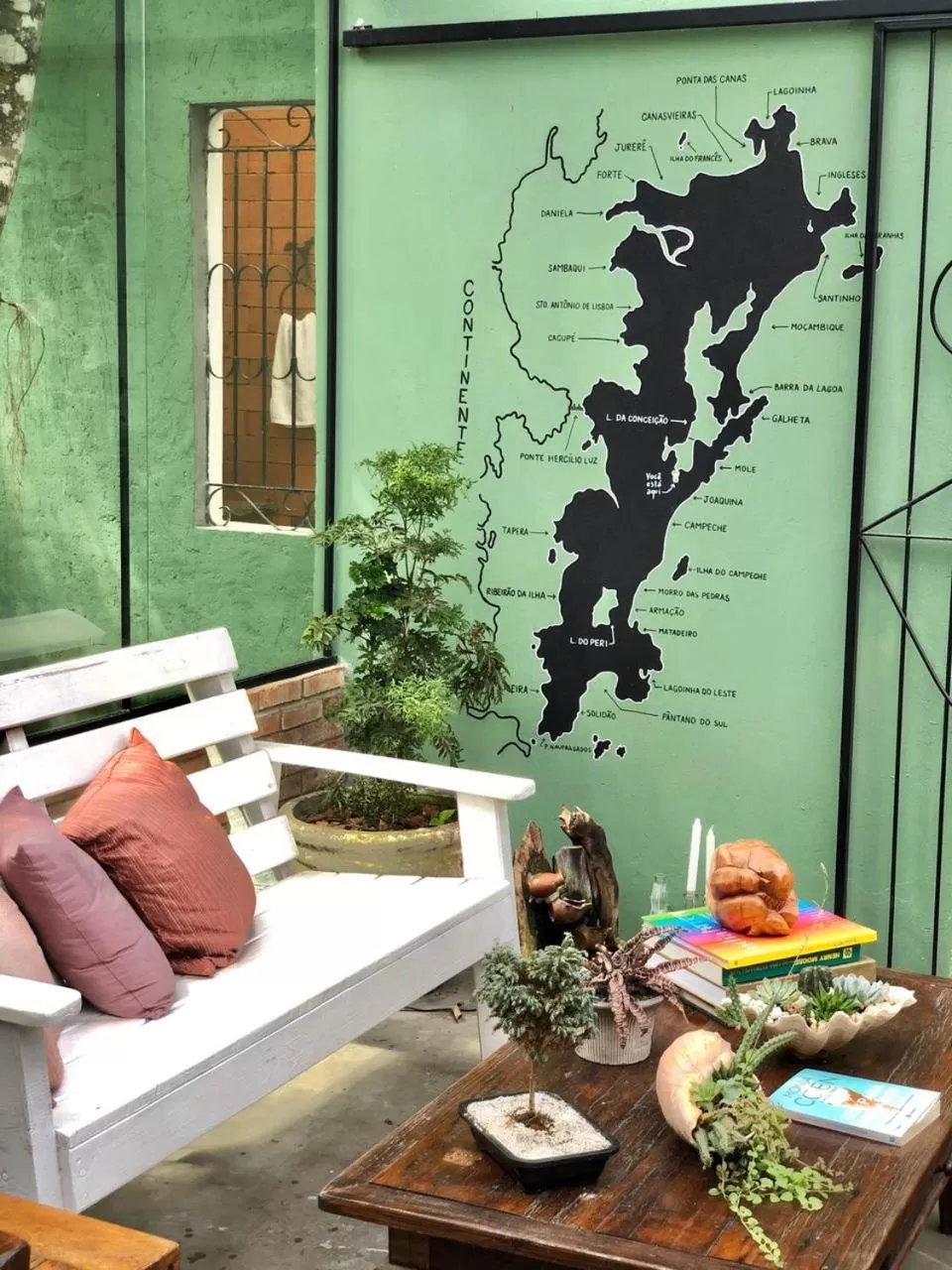 Seating area in Pousada Santarina