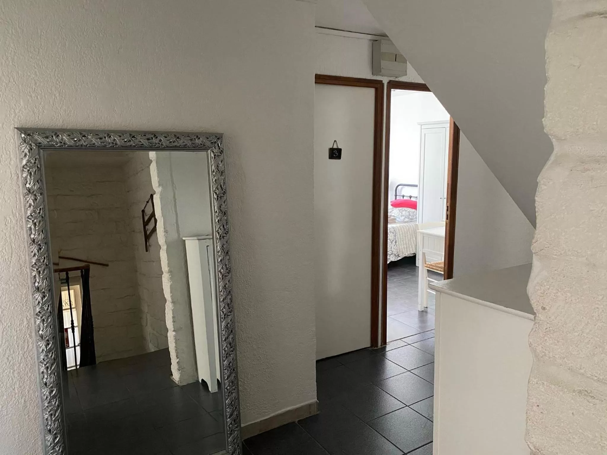 Property building in Hôtel Restaurant Le Provençal