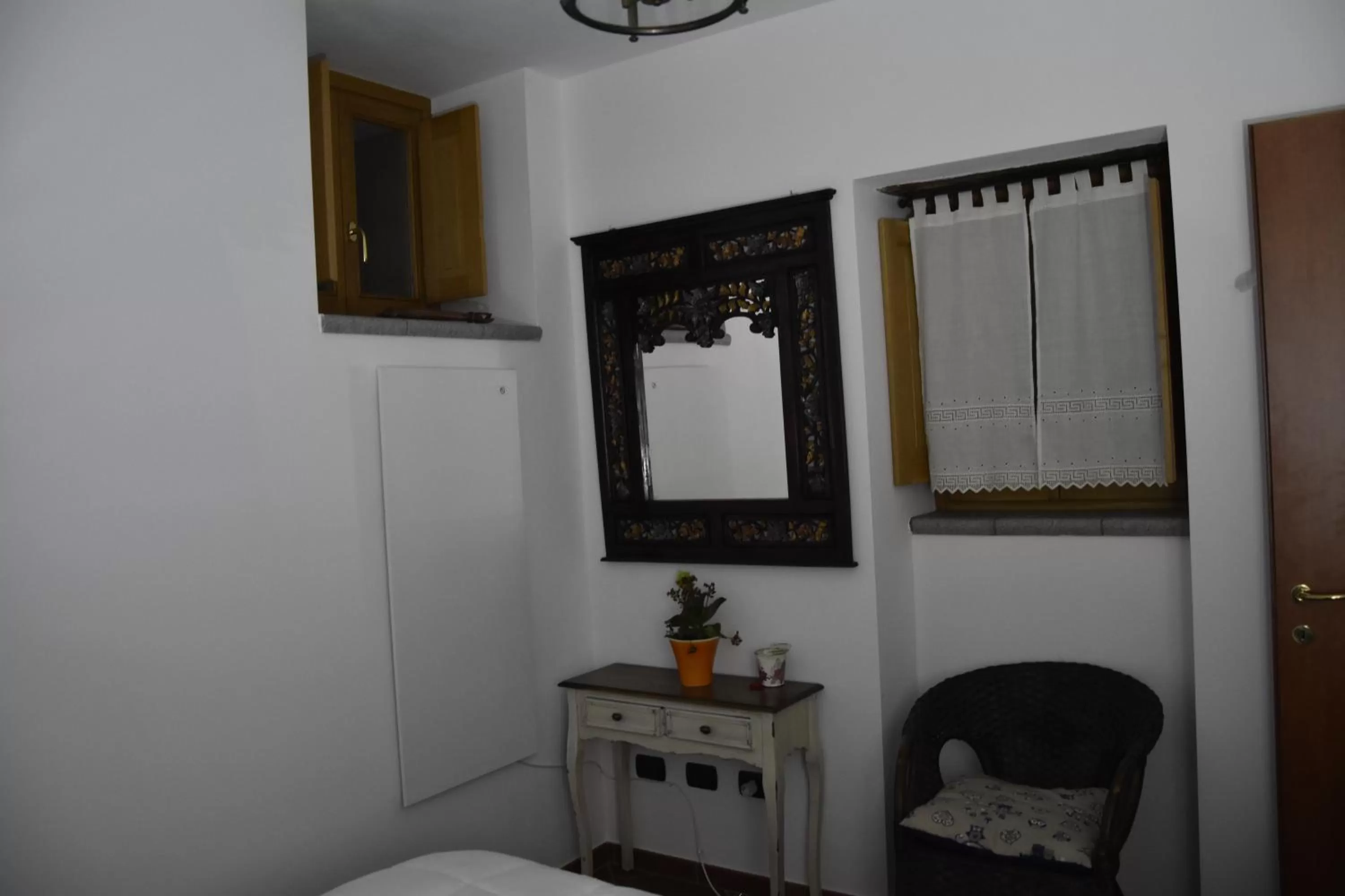 Bed, TV/Entertainment Center in Ca-Jo Bed and Breakfast