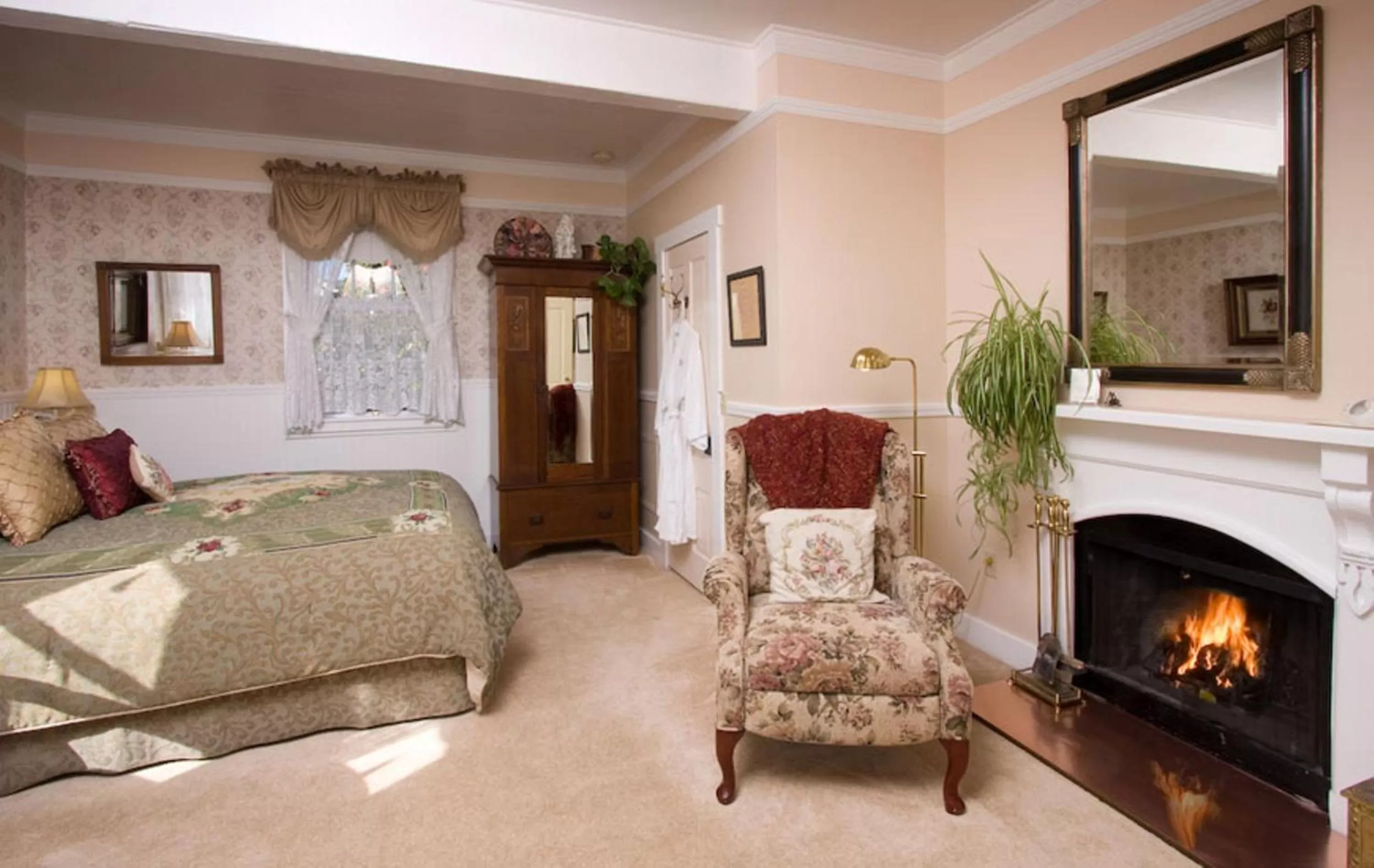 Bedroom, Bed in Headlands Inn Bed and Breakfast