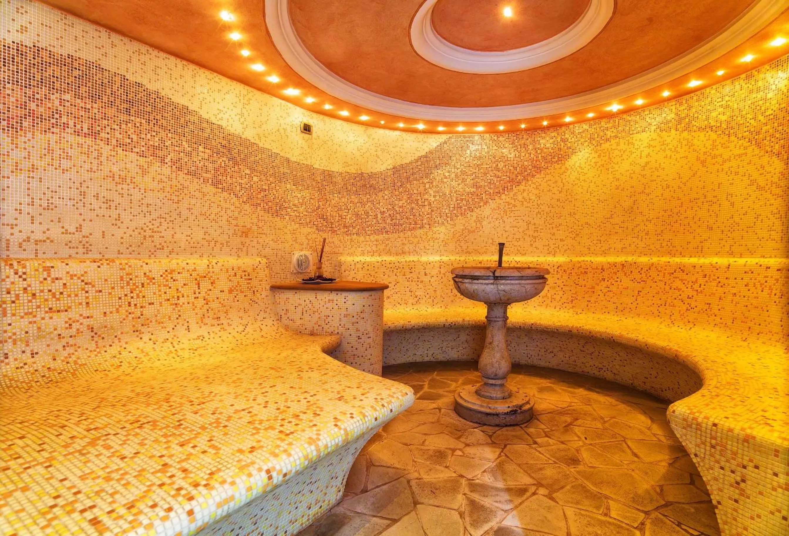 Spa and wellness centre/facilities in Leading Relax Hotel Maria