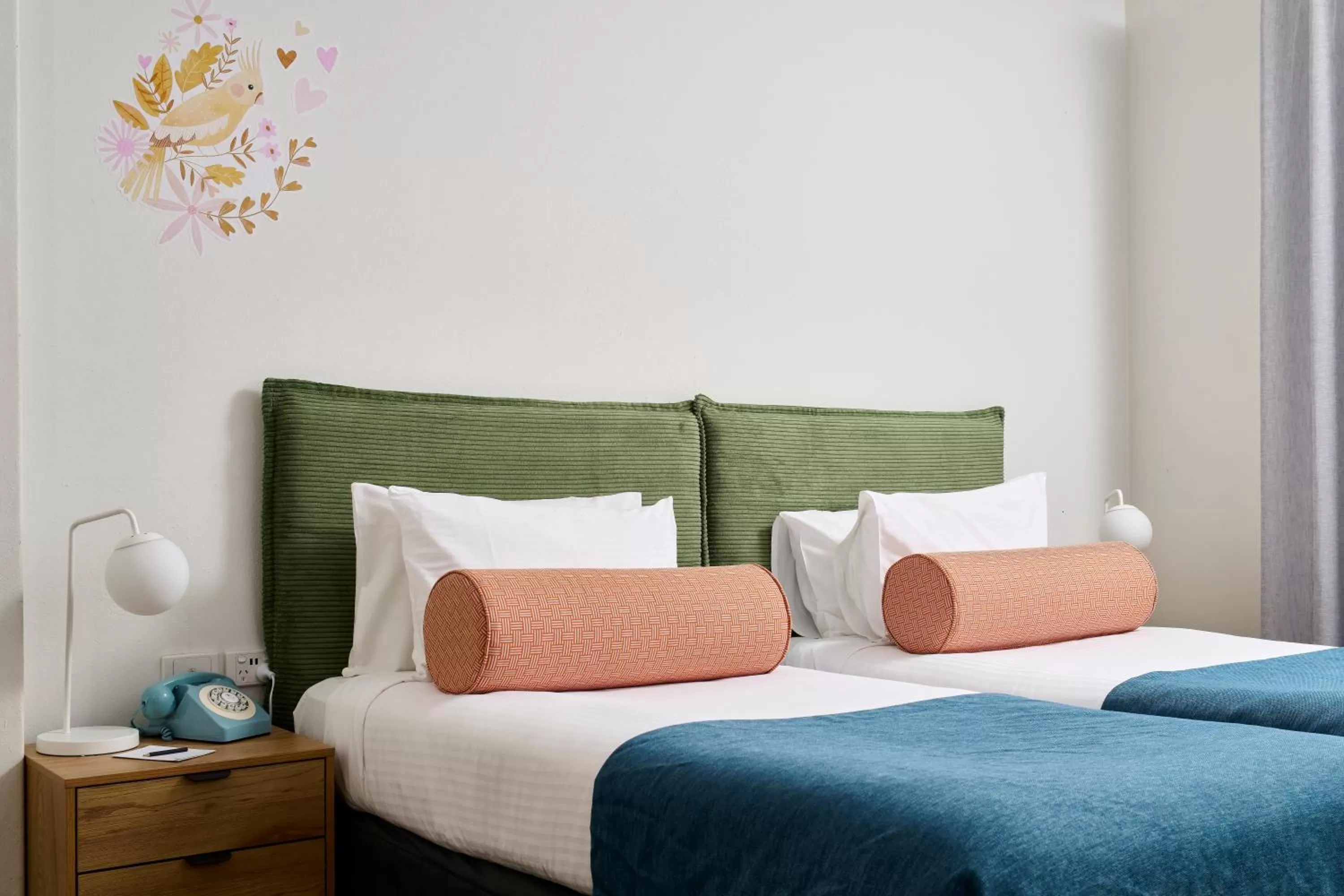 Bed in Baileys Parkside Motel by VetroBlu