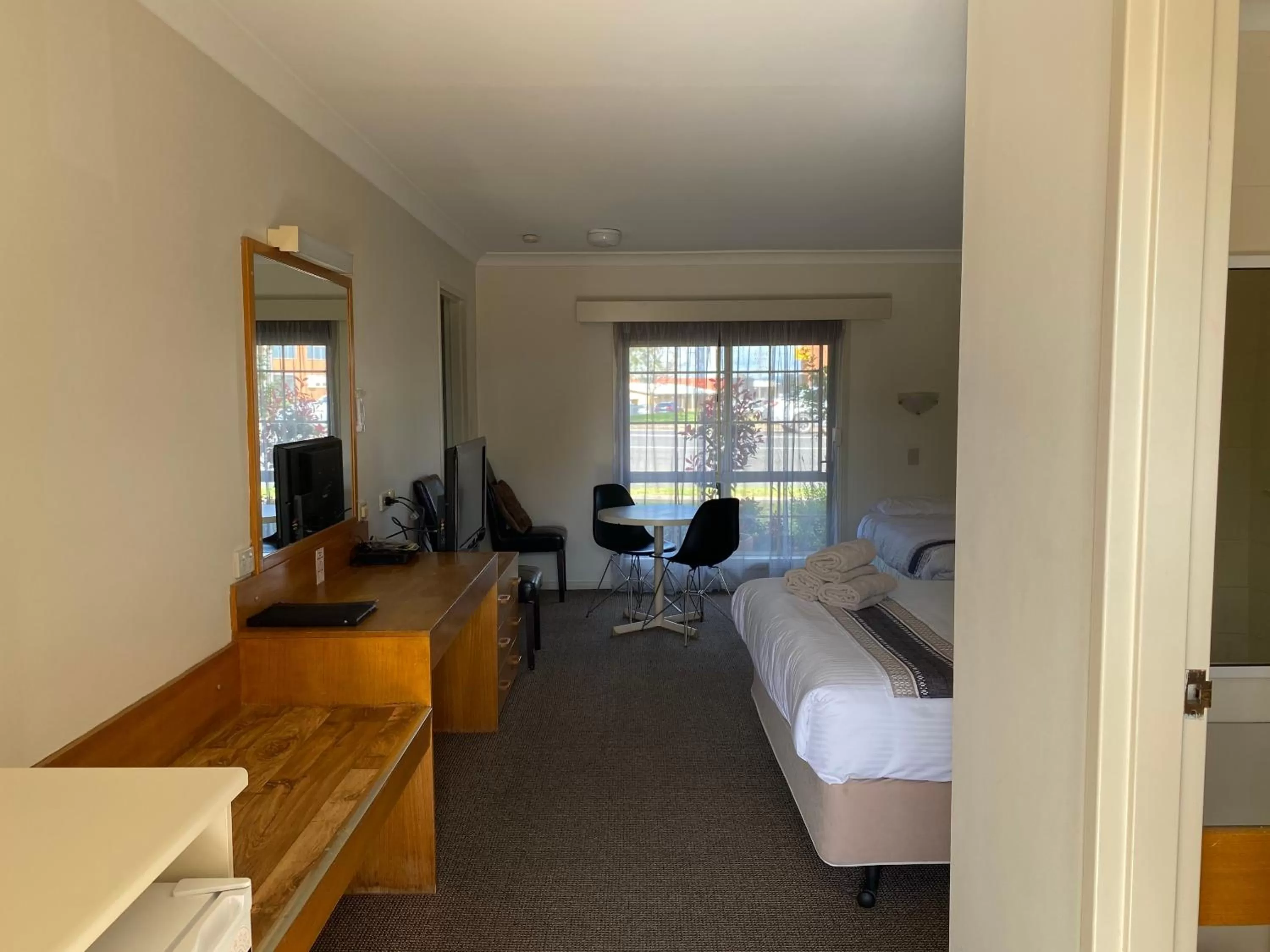 Living room in All Settlers Motor Inn Parkes