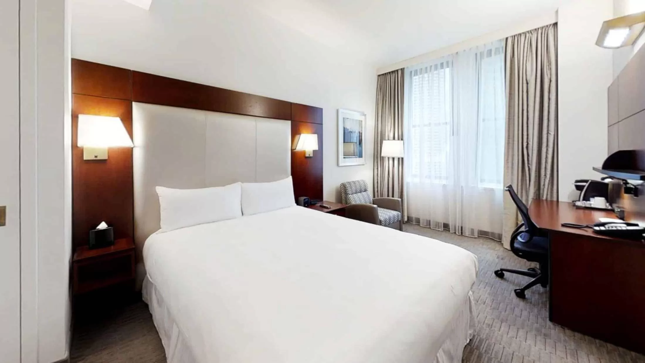 Bedroom, Bed in Club Quarters Hotel Wacker at Michigan, Chicago