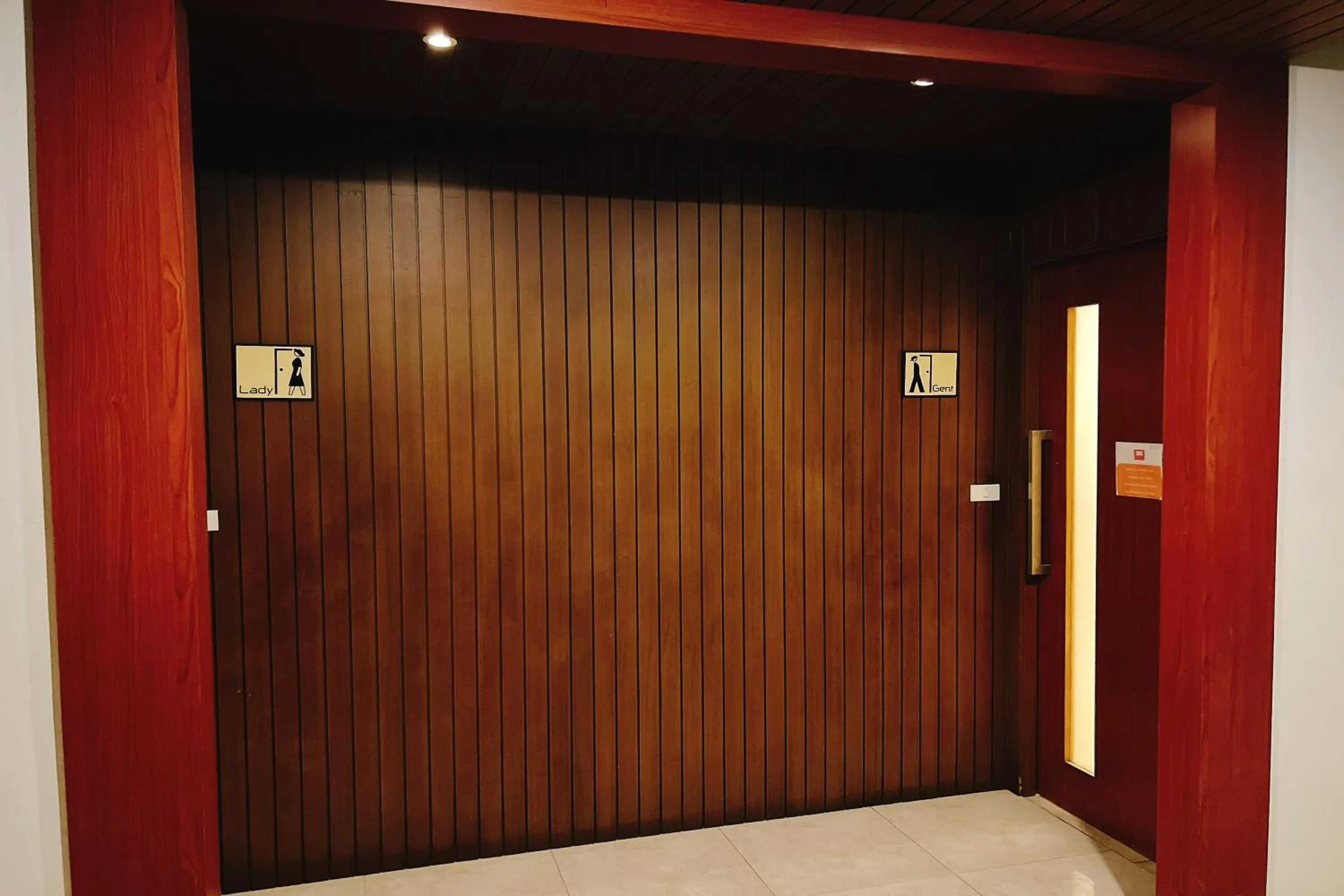 Bathroom in The Bedrooms Hostel Pattaya