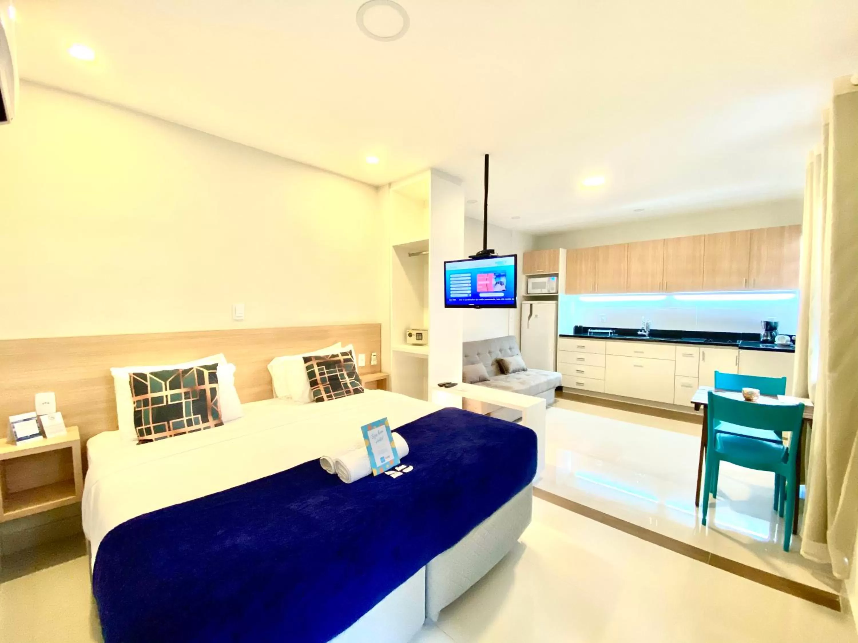 Photo of the whole room in Injoy Suítes & Aparts