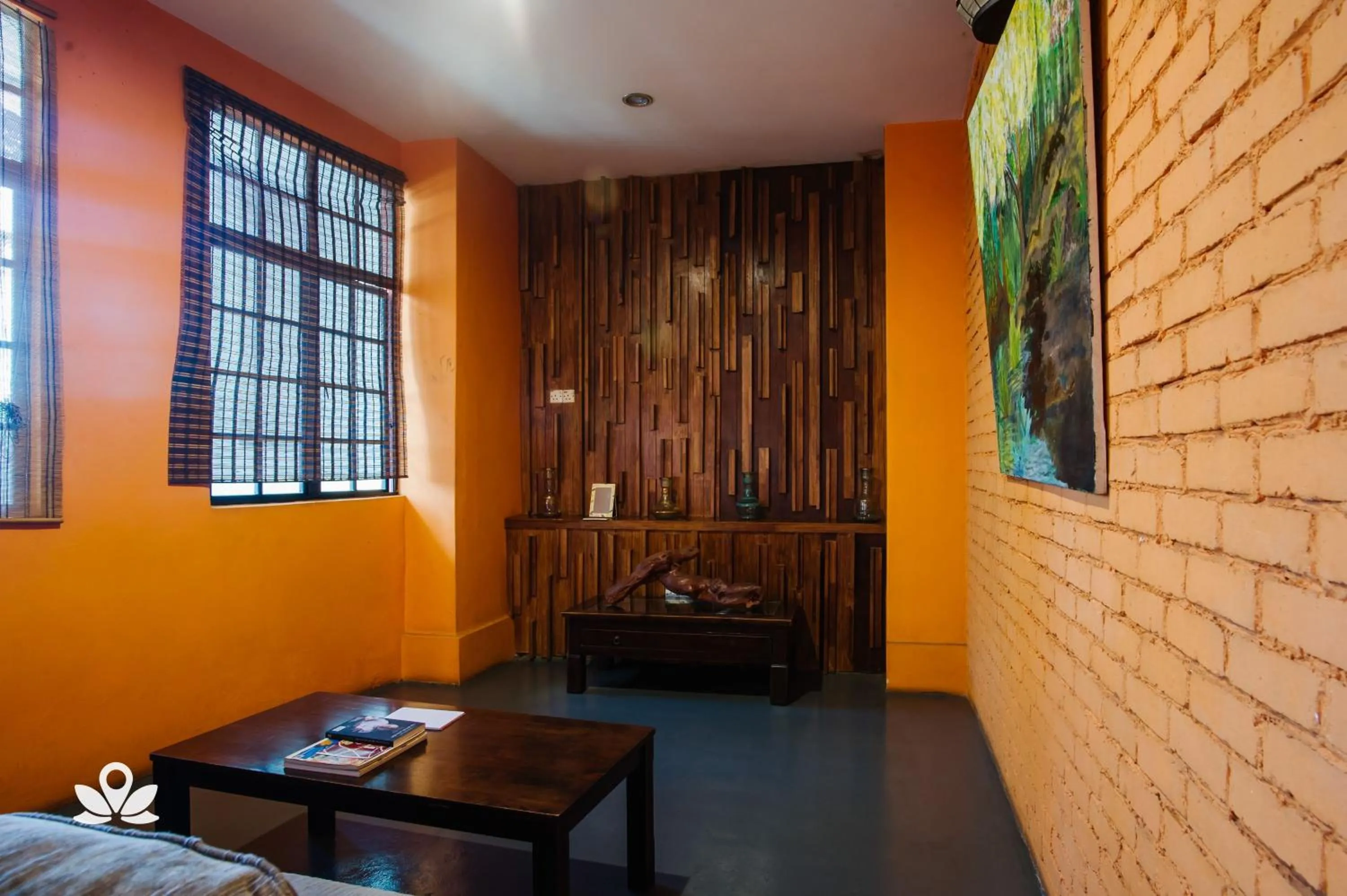 Lounge or bar, Bed in The Explorers Guesthouse and Hostel