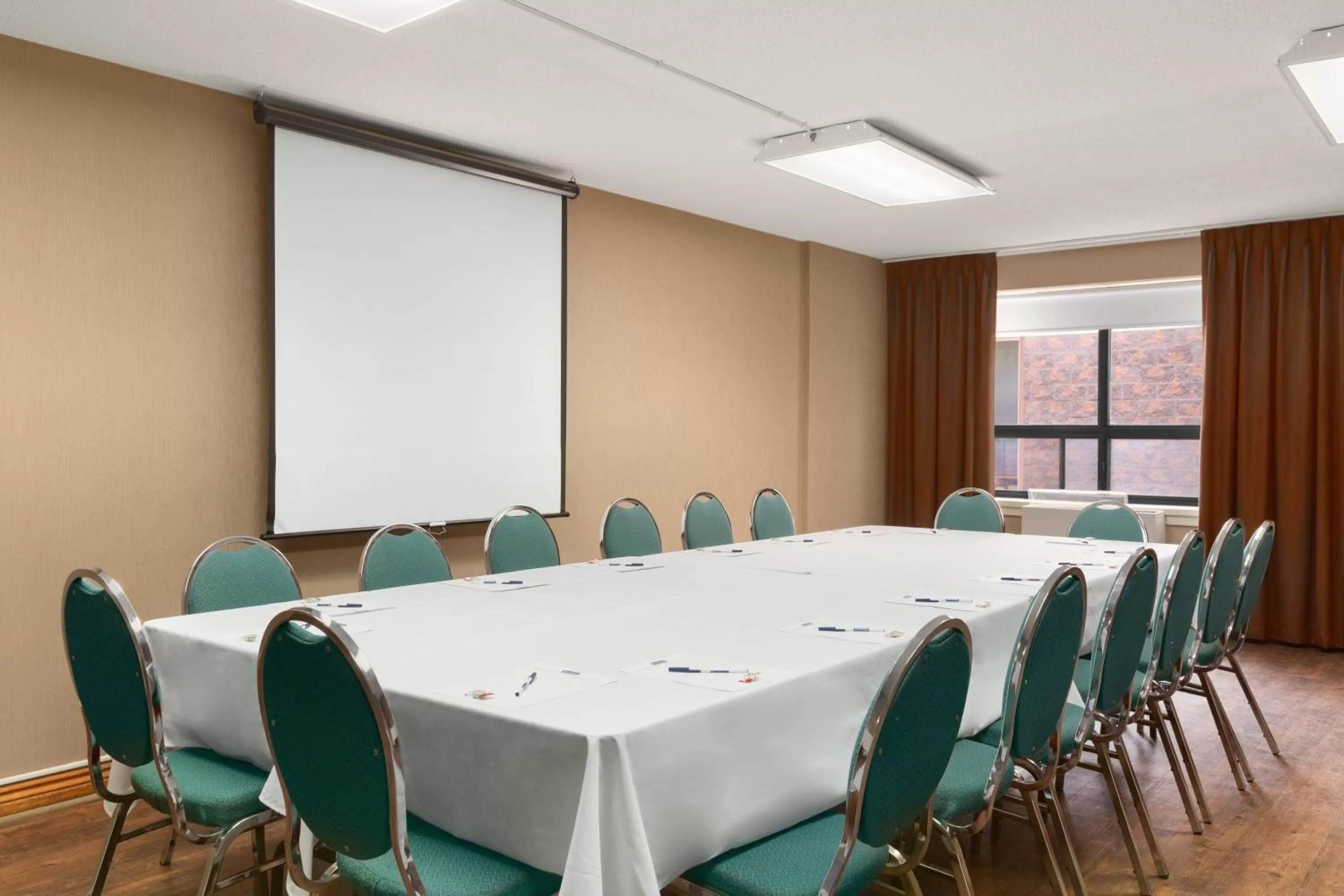 Meeting/conference room in Travelodge by Wyndham Barrie