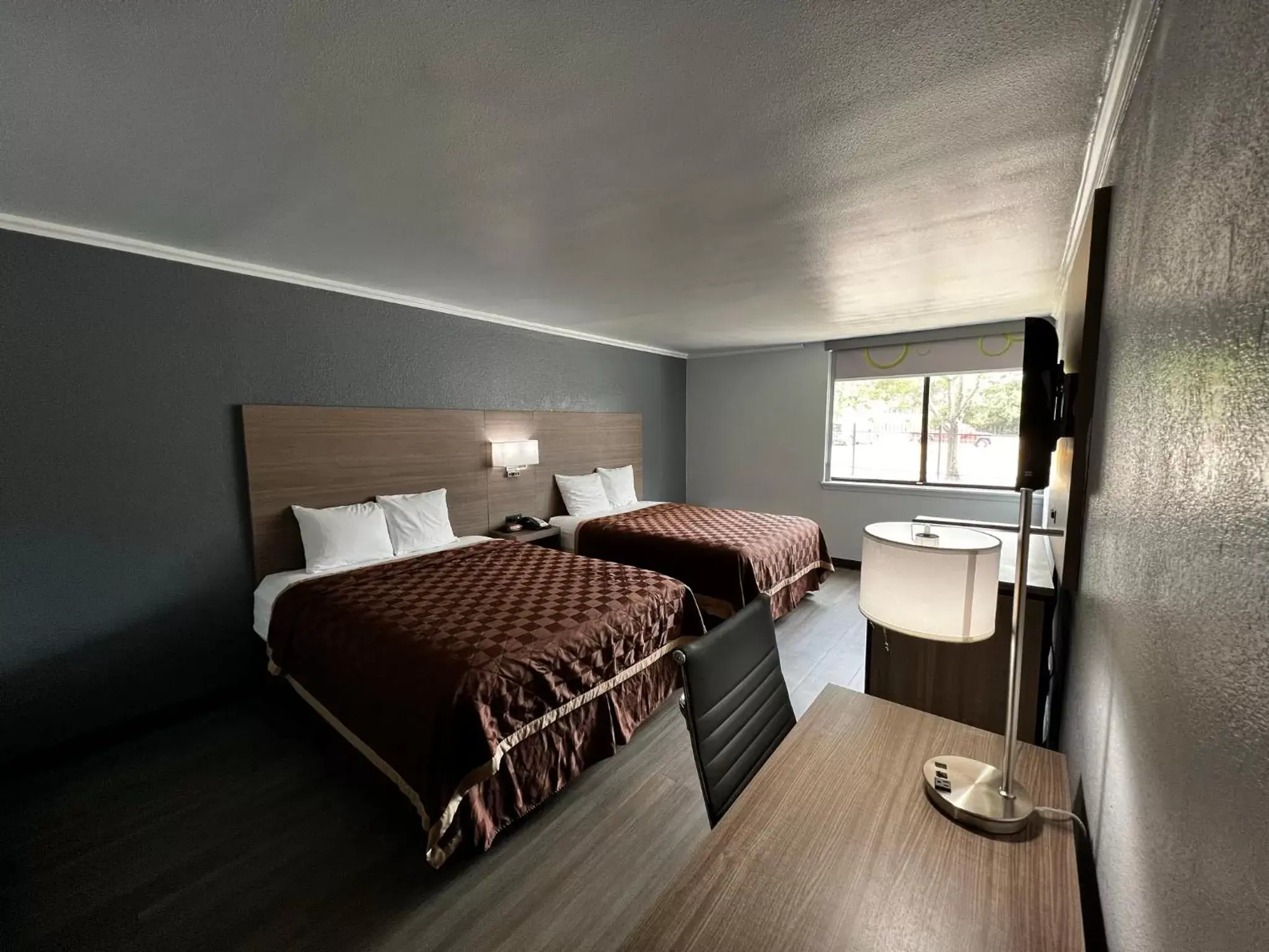 2 Queen Beds, Mobility Accessible Room, Bathtub w/ Grab Bars, Non-Smoking in Super 8 by Wyndham Fort Worth Entertainment District 2 Queen Beds, Mobility Accessible Room, Bathtub w/ Grab Bars, Non-Smoking in Super 8 by Wyndham Fort Worth Entertainment District