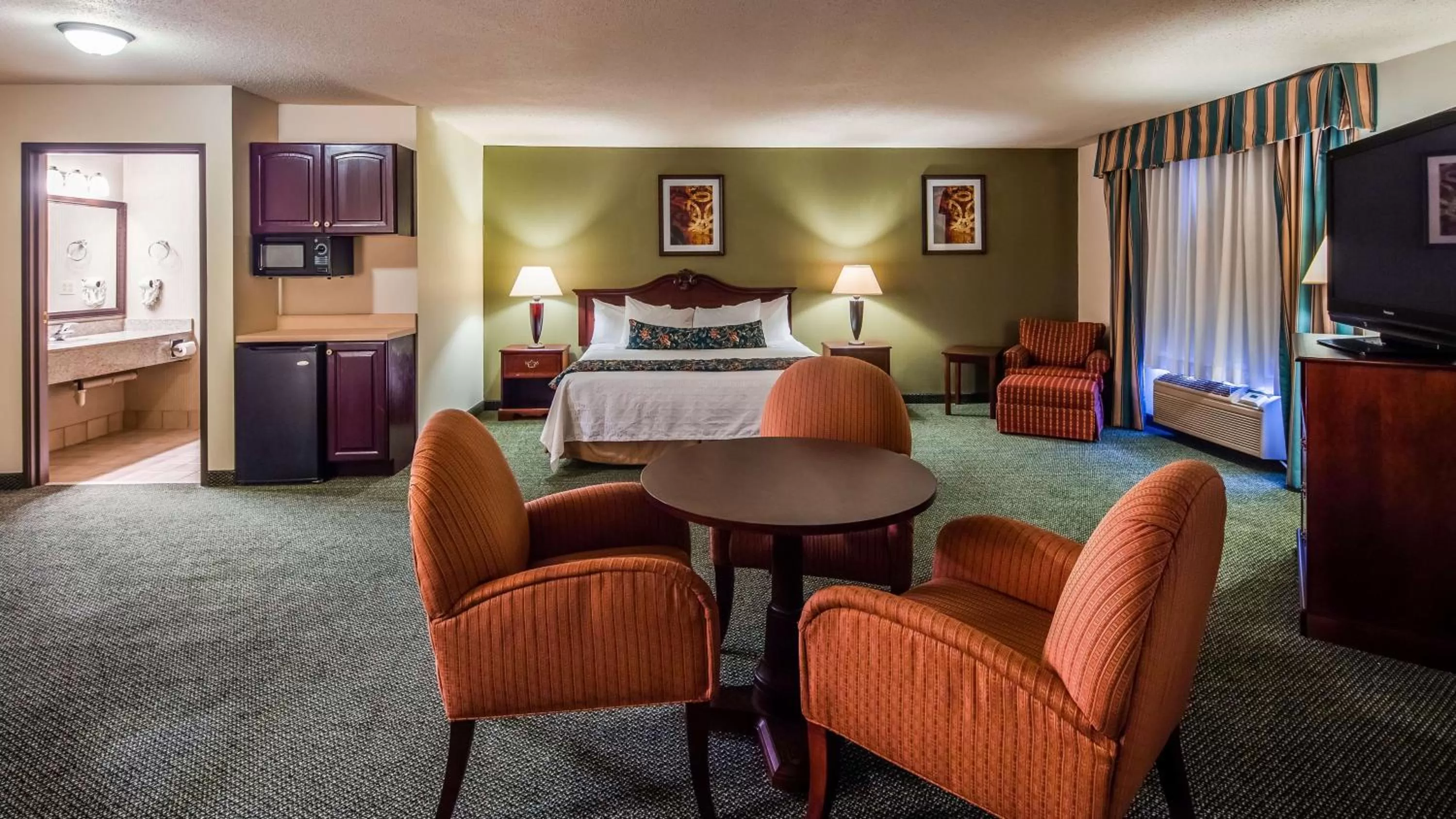 Junior King Suite - Non-Smoking in Best Western Annawan Inn