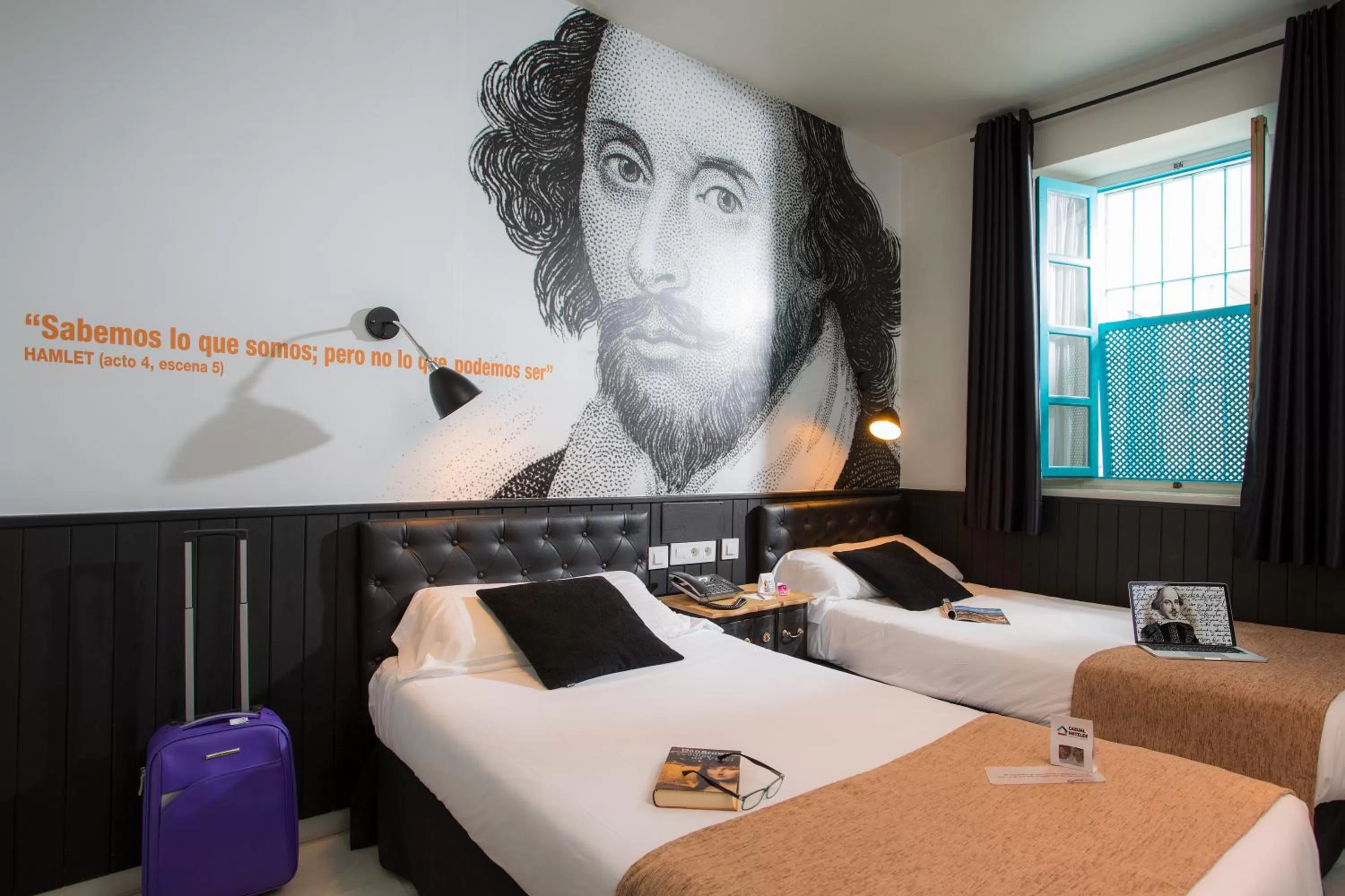 Photo of the whole room, Bed in Casual de las Letras Sevilla