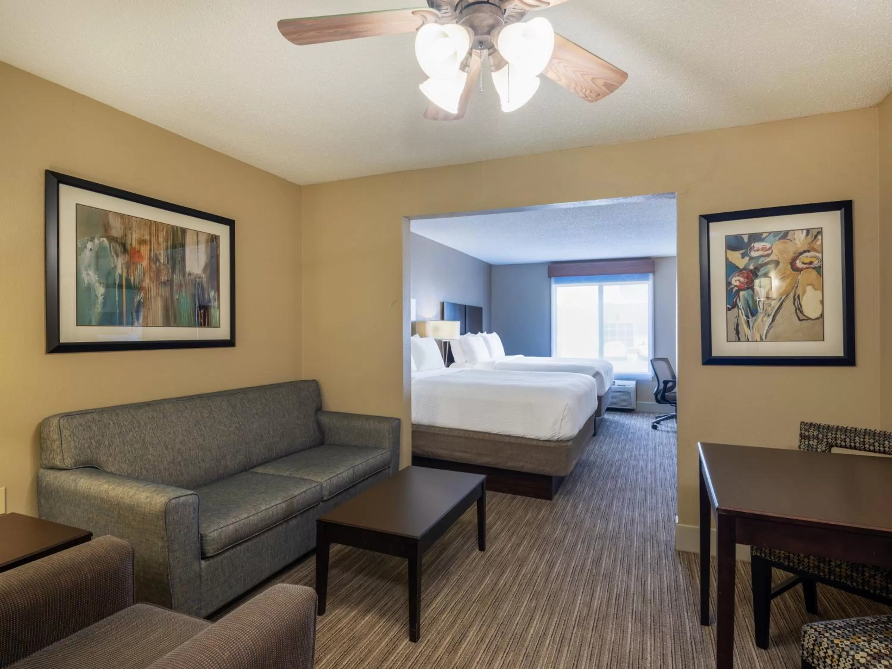 Photo of the whole room, Bed in Holiday Inn Express Gas City by IHG