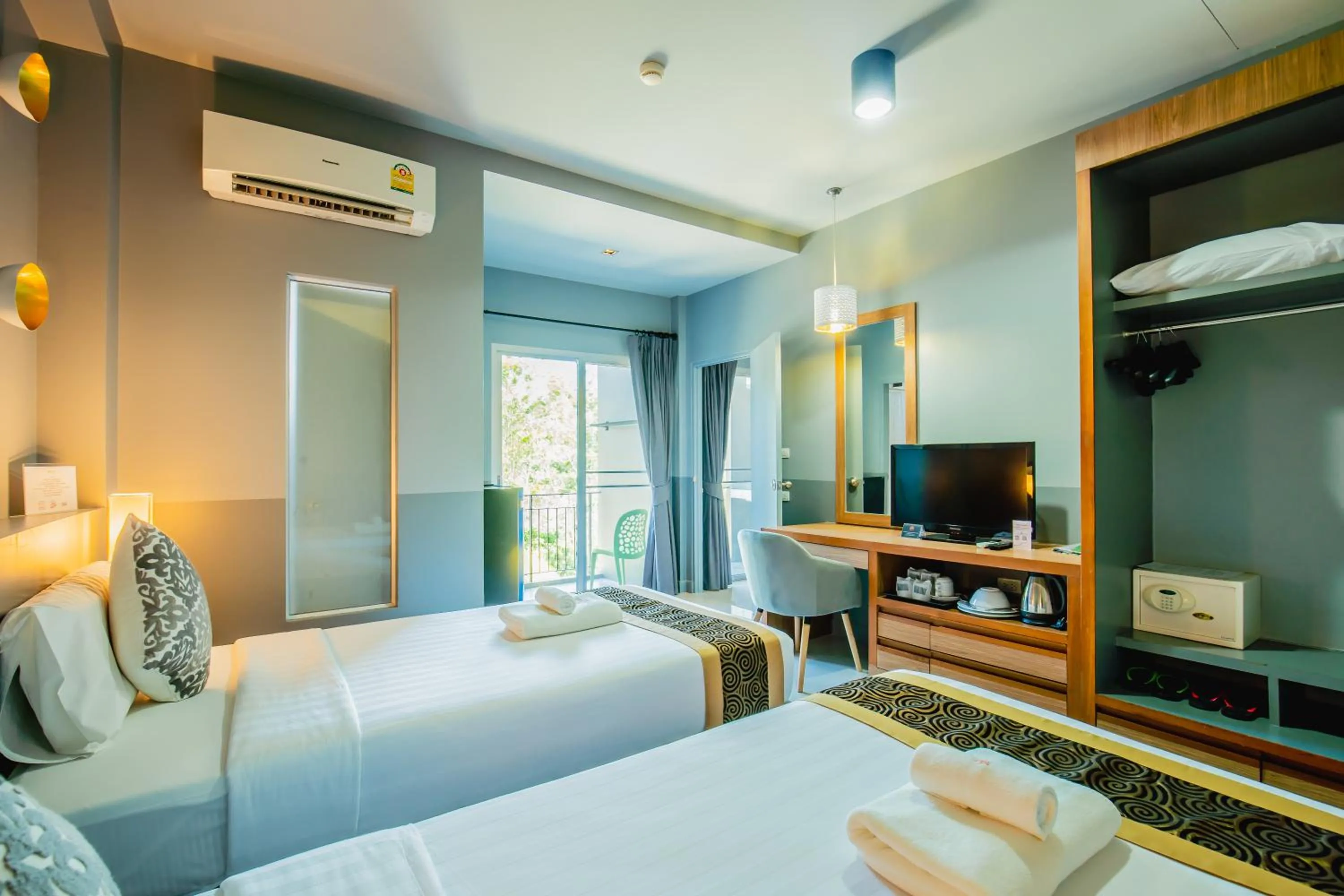 Photo of the whole room, Bed in The Rubber Hotel Phuket