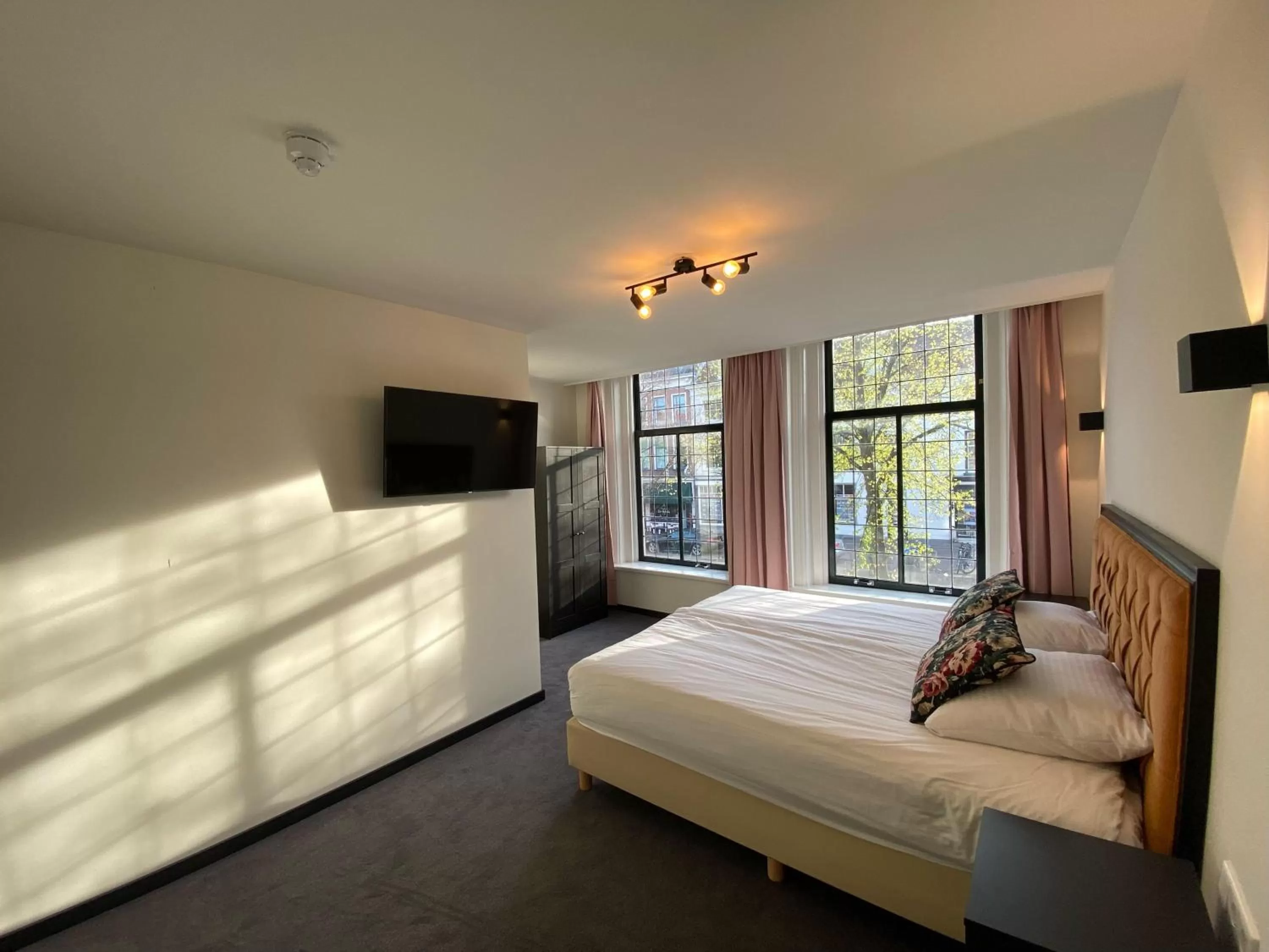 Bed in Hotel Bridges House - Delft City Centre