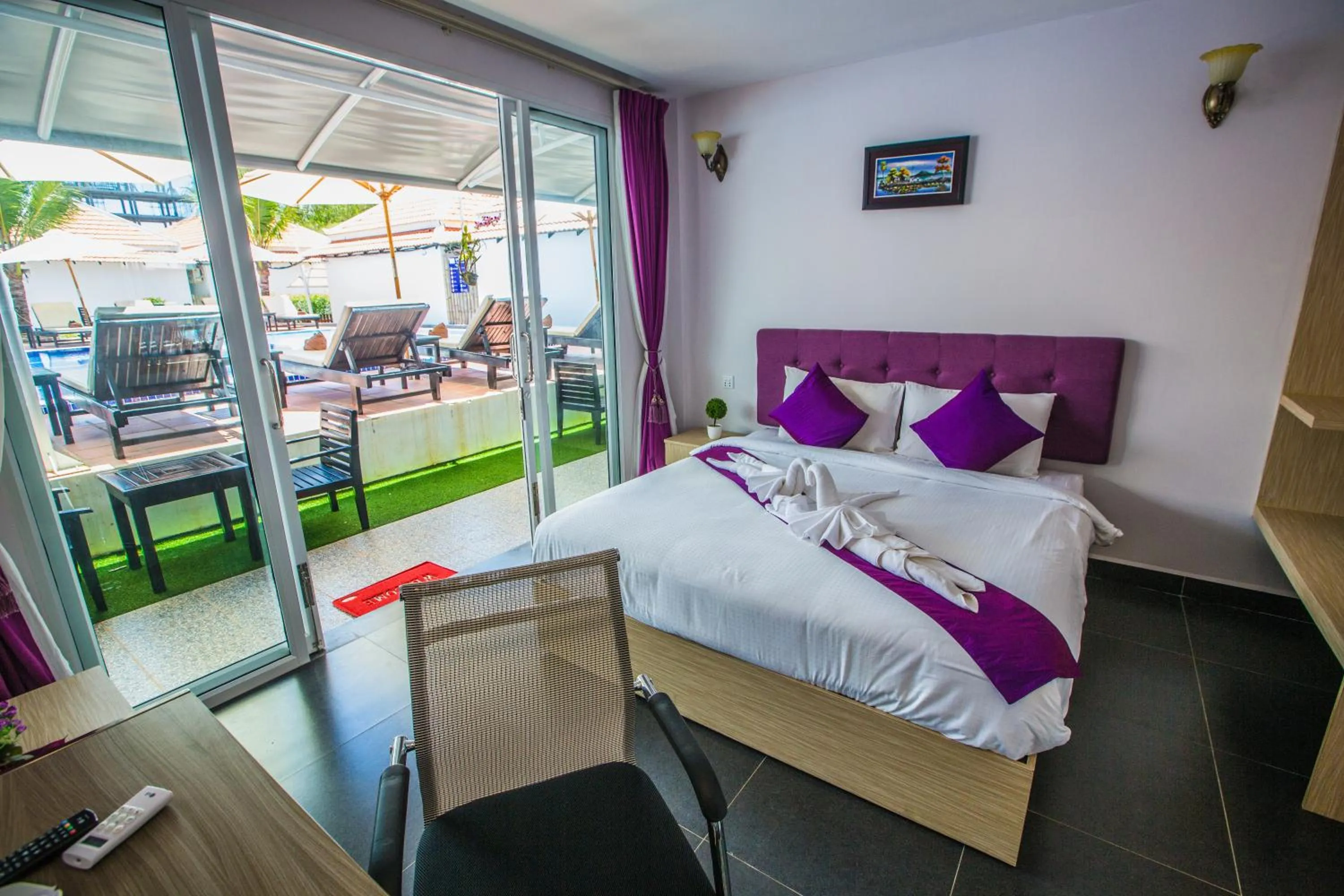 Pool view, Bed in Good Time Resort