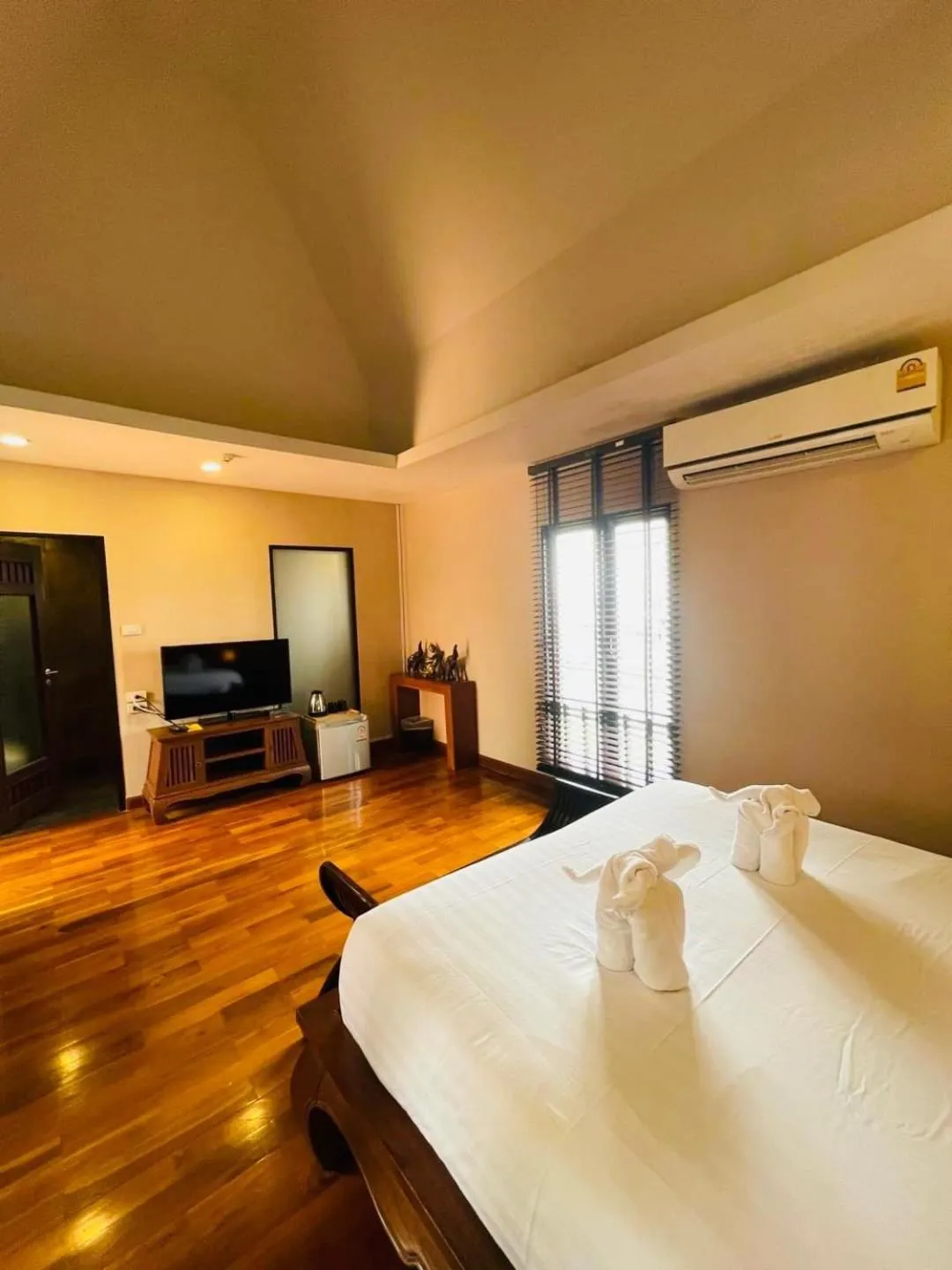 TV and multimedia, Bed in Yotaka Boutique Hotel Bangkok