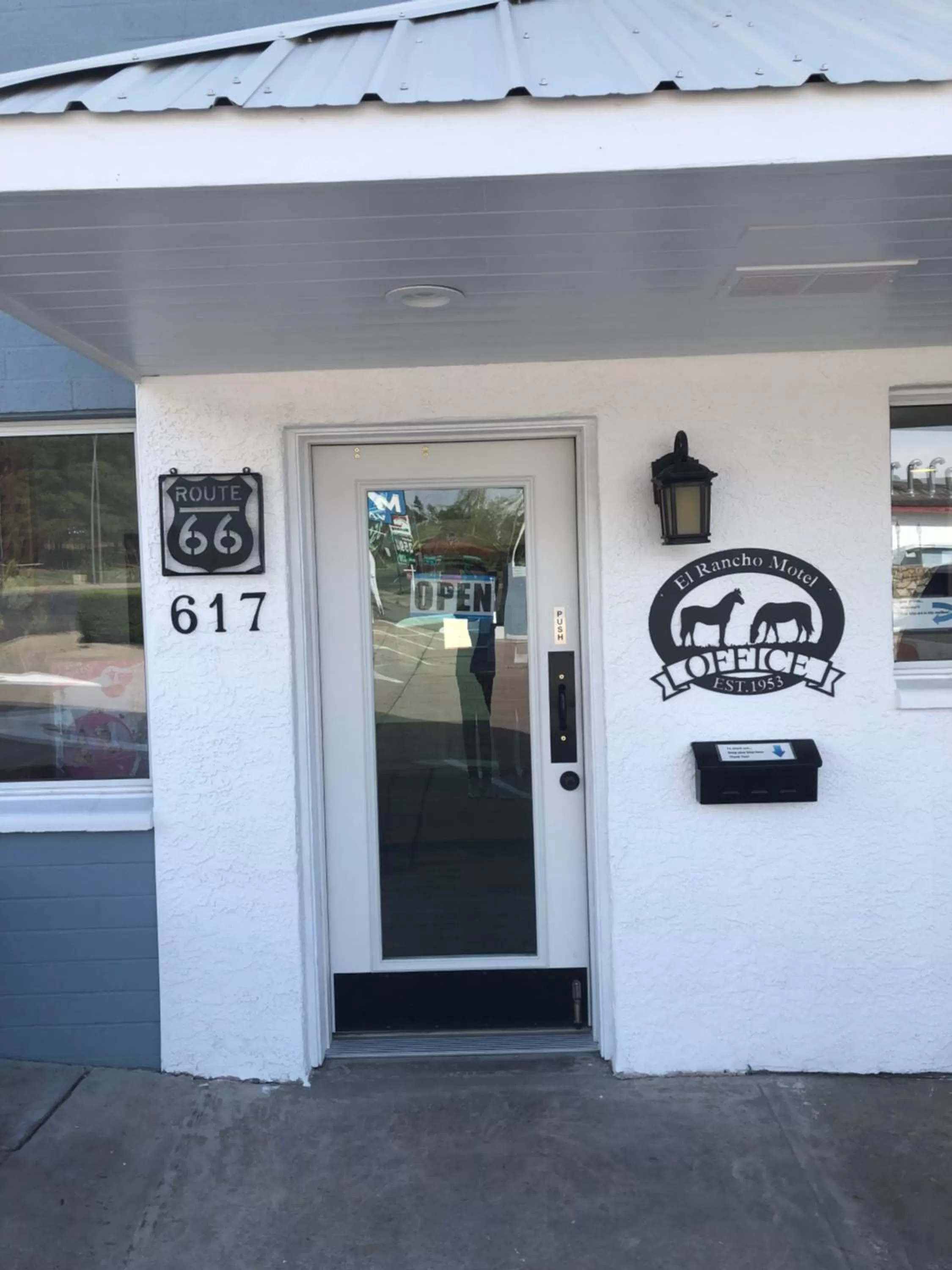 Queen Room in El Rancho Motel