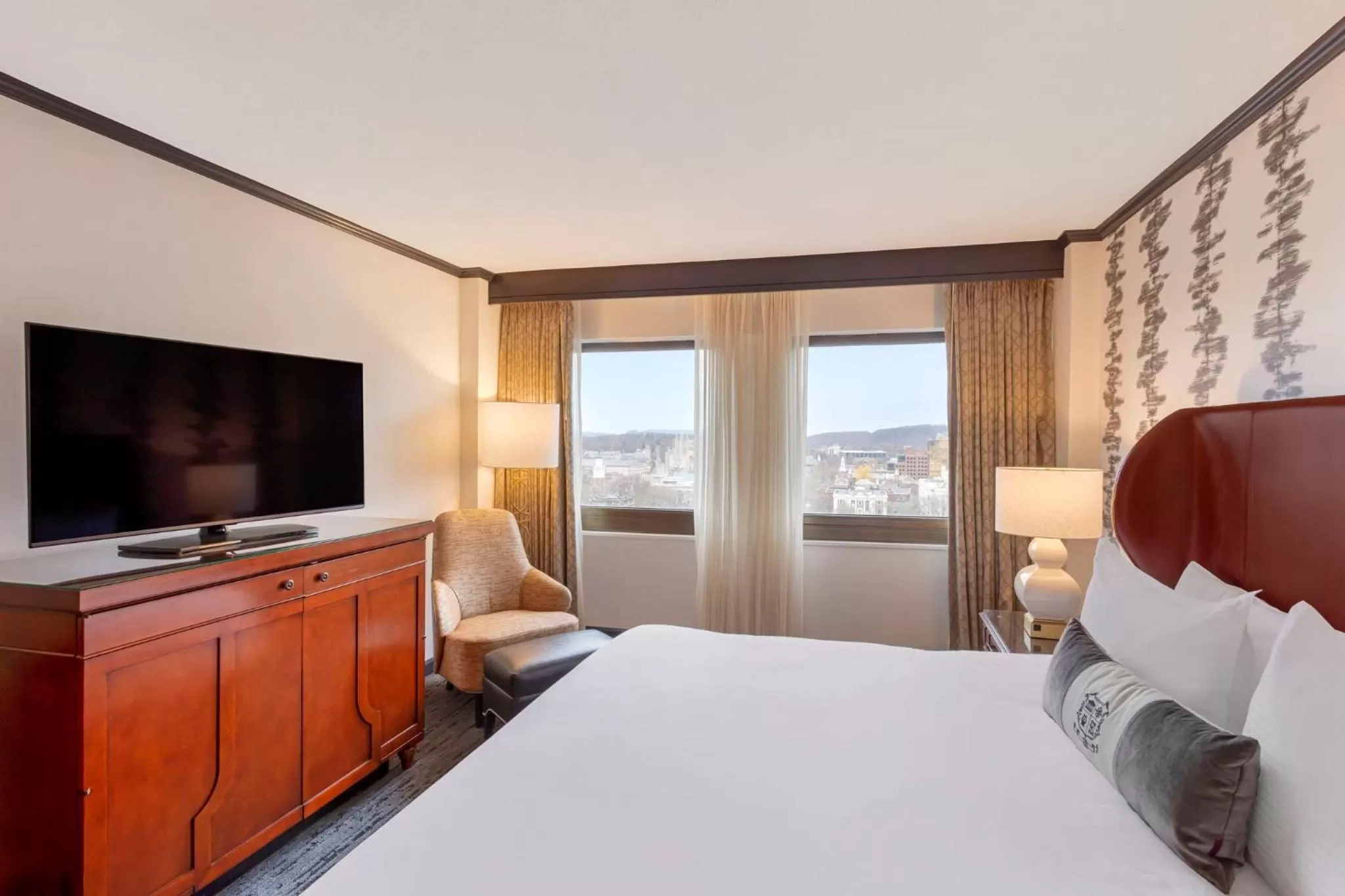 Bedroom, Bed in Omni New Haven Hotel at Yale