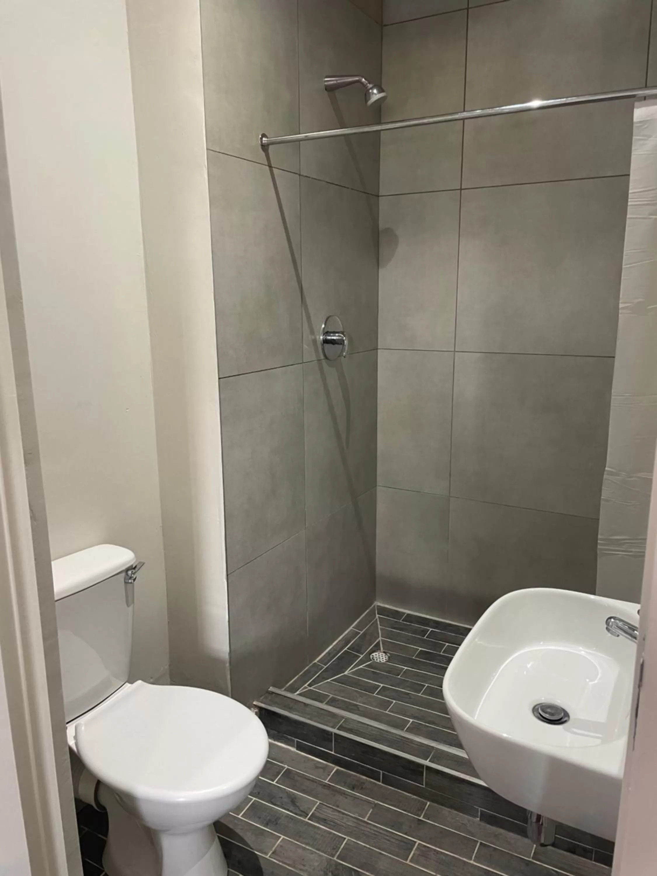 Shower in Thistle Hotel