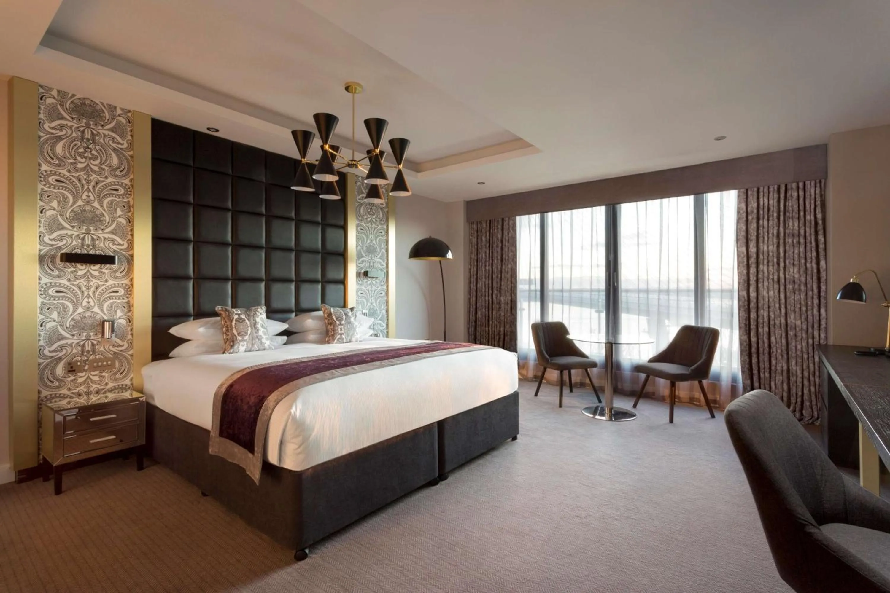 Bedroom, Bed in DoubleTree by Hilton Edinburgh - Queensferry Crossing