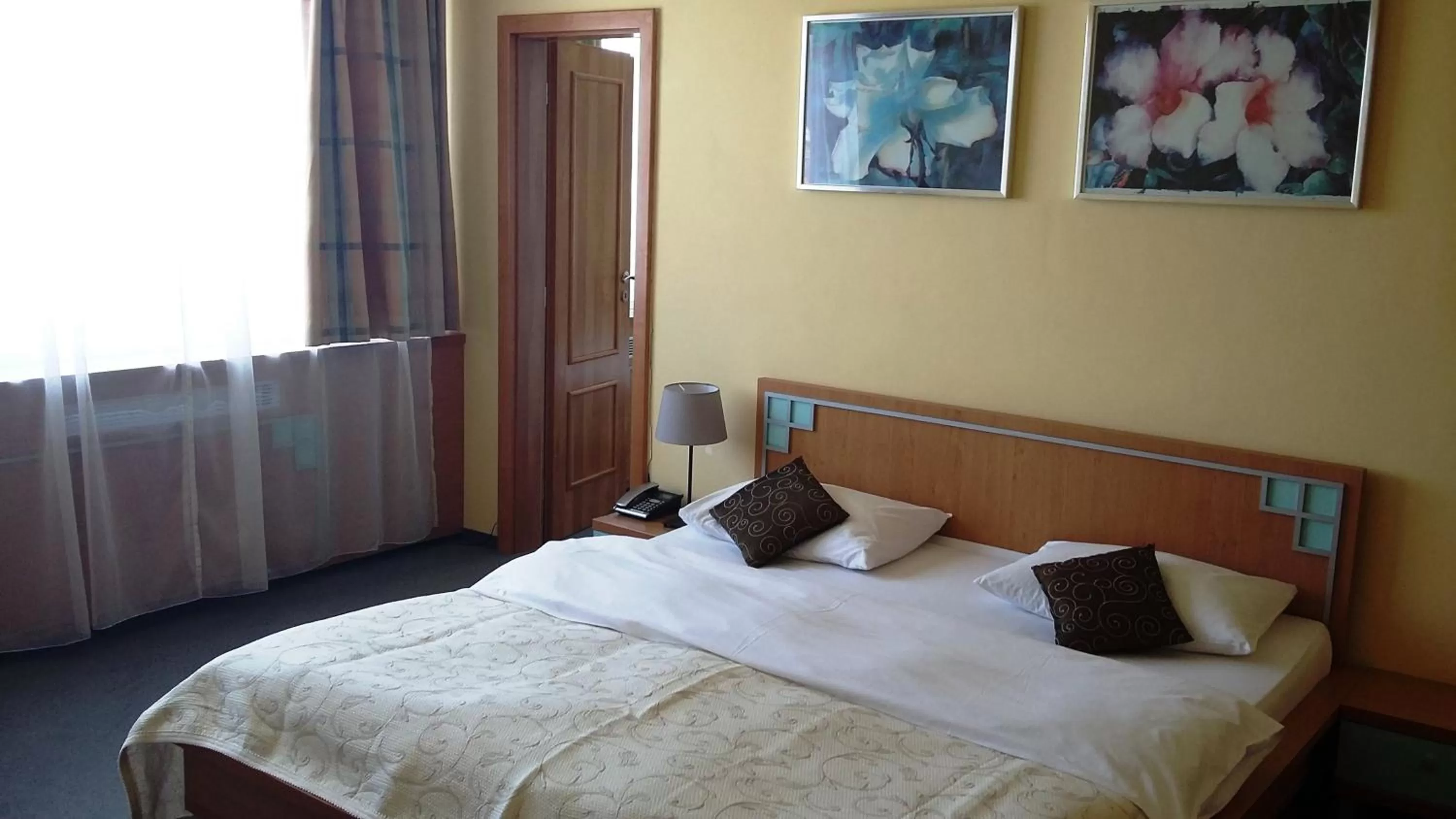 Day, Bed in Hotel Cascade