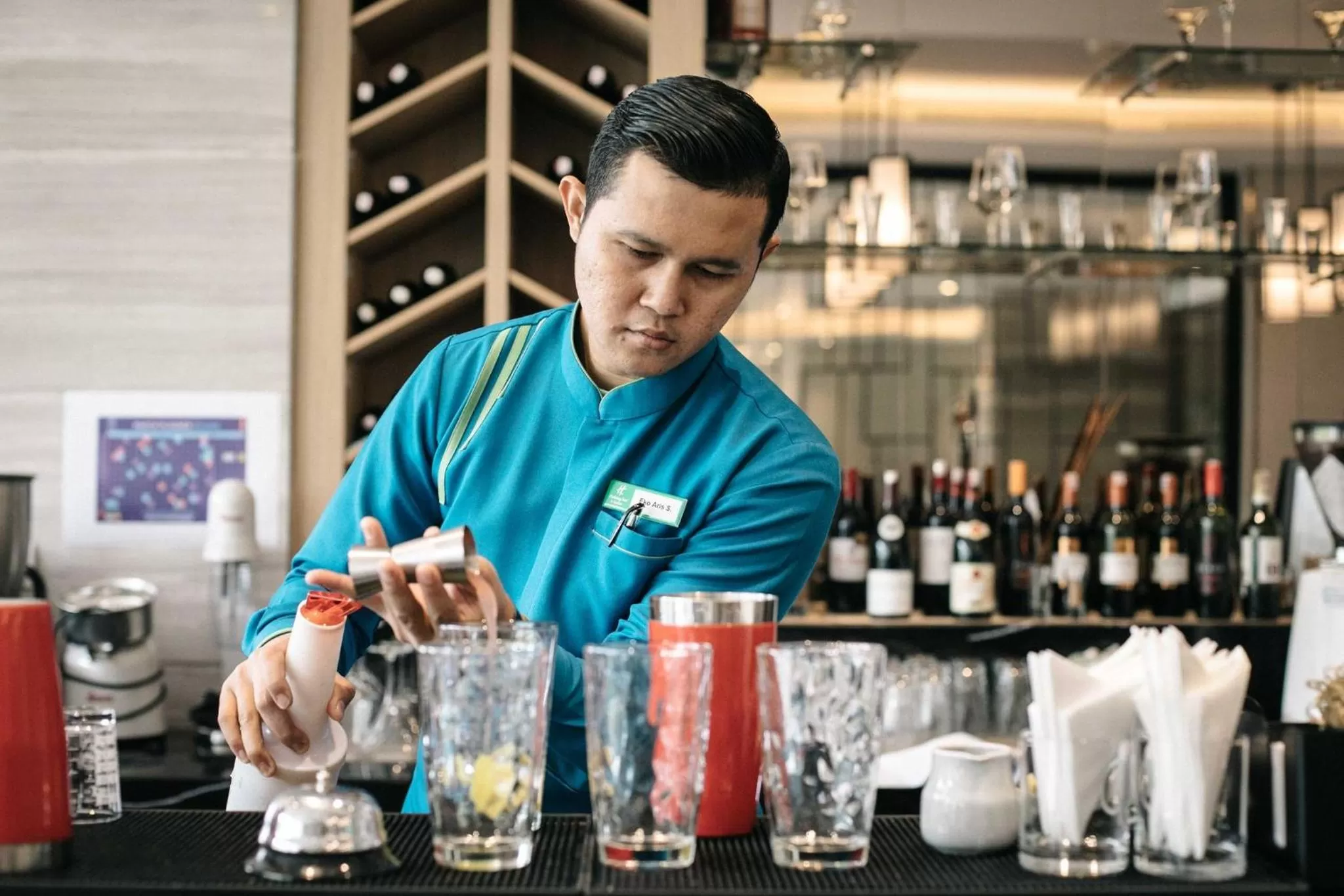 Lounge or bar in Holiday Inn & Suites Jakarta Gajah Mada by IHG