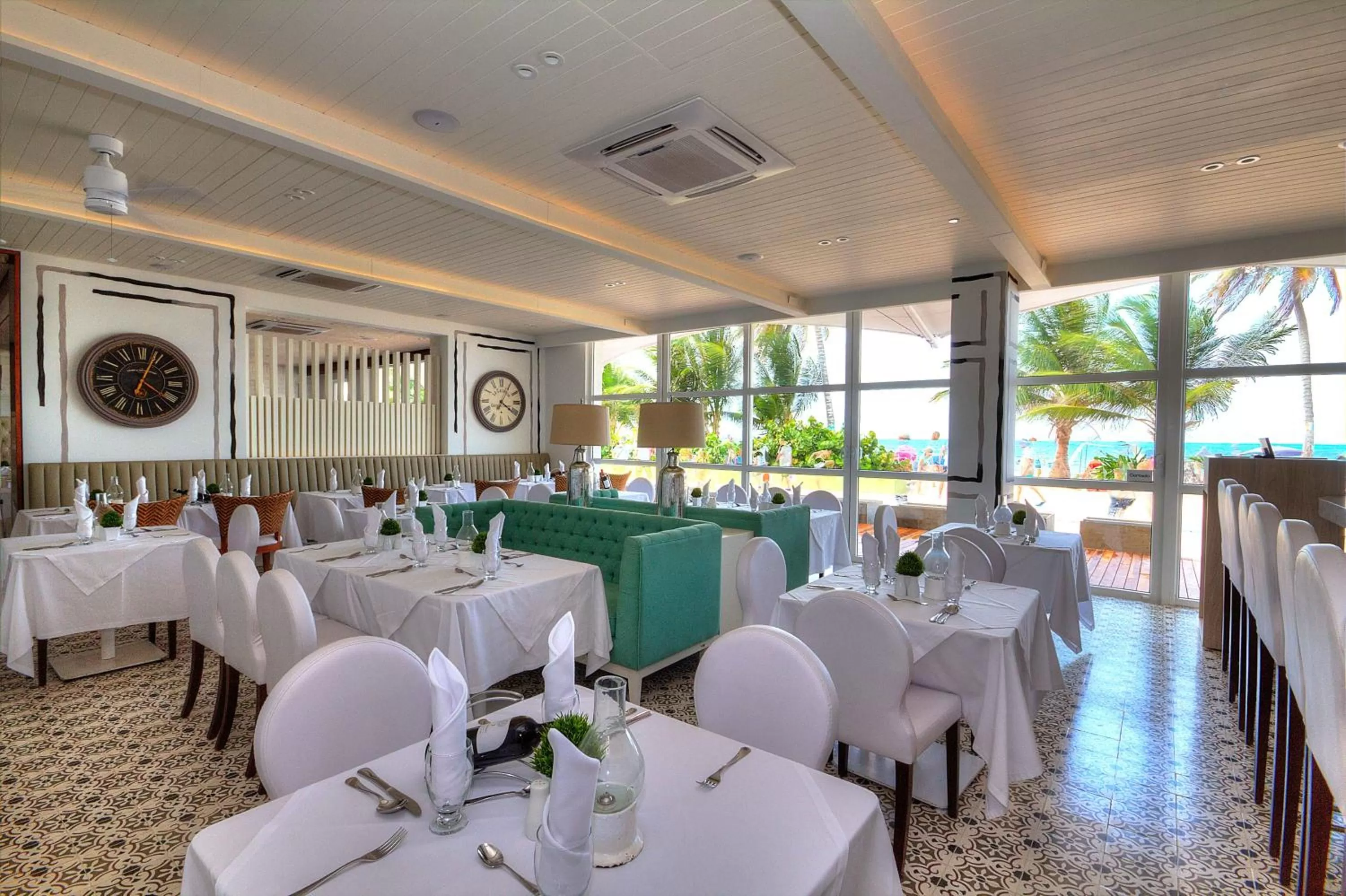Restaurant/places to eat in Hotel Casablanca