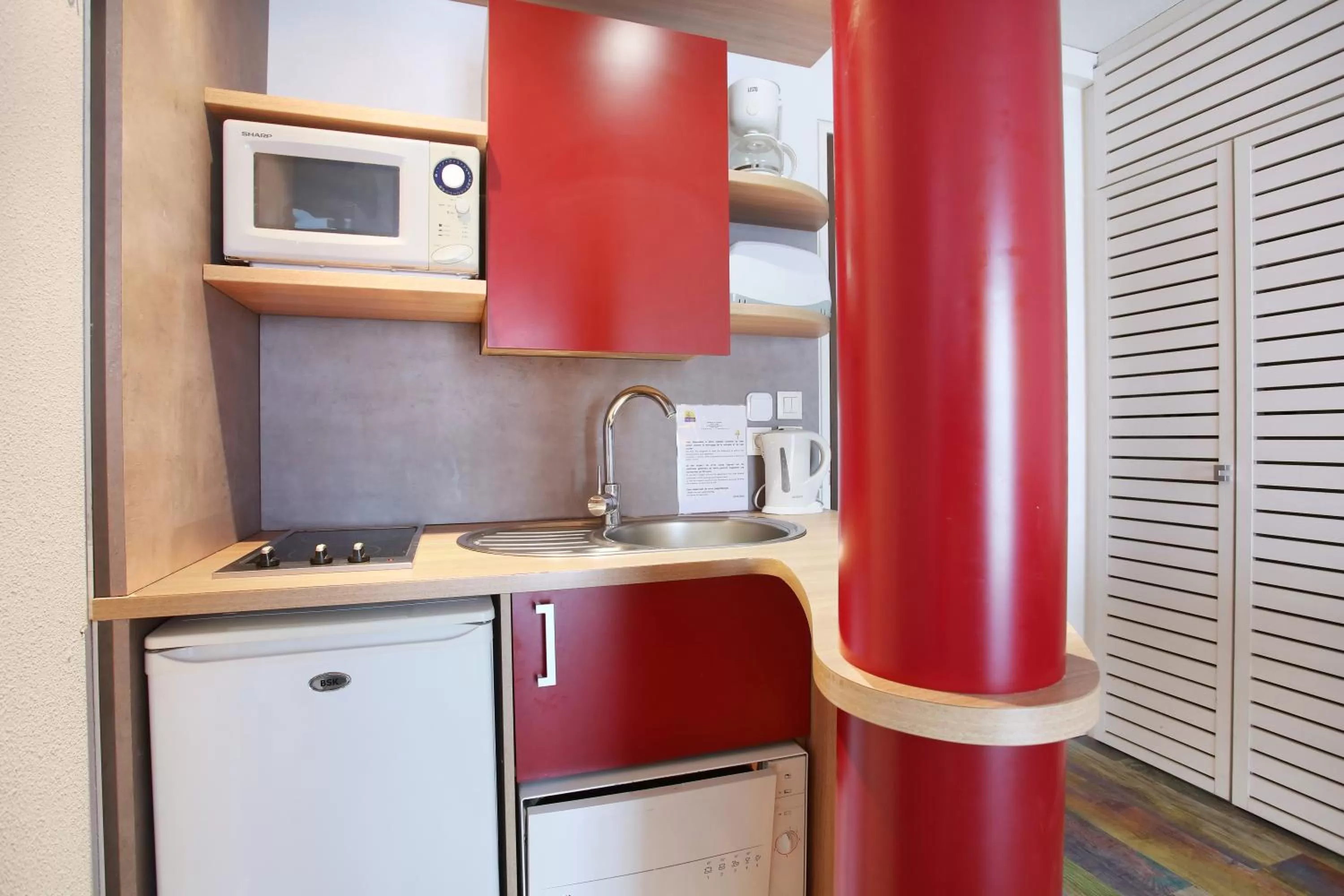 Coffee/tea facilities in Suite-Home Orléans-Saran