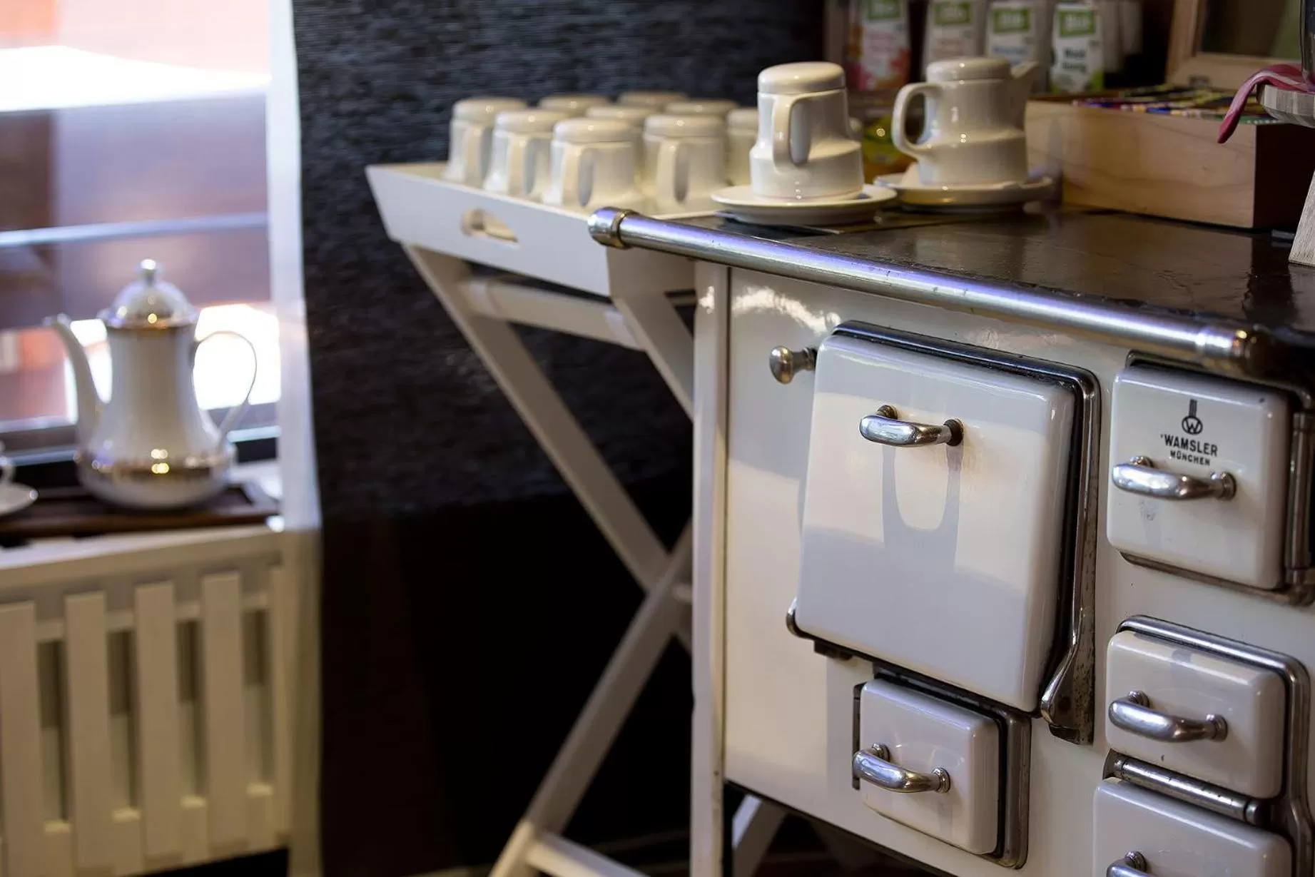 Breakfast, Kitchen/Kitchenette in Landgasthof Hotel Pröll