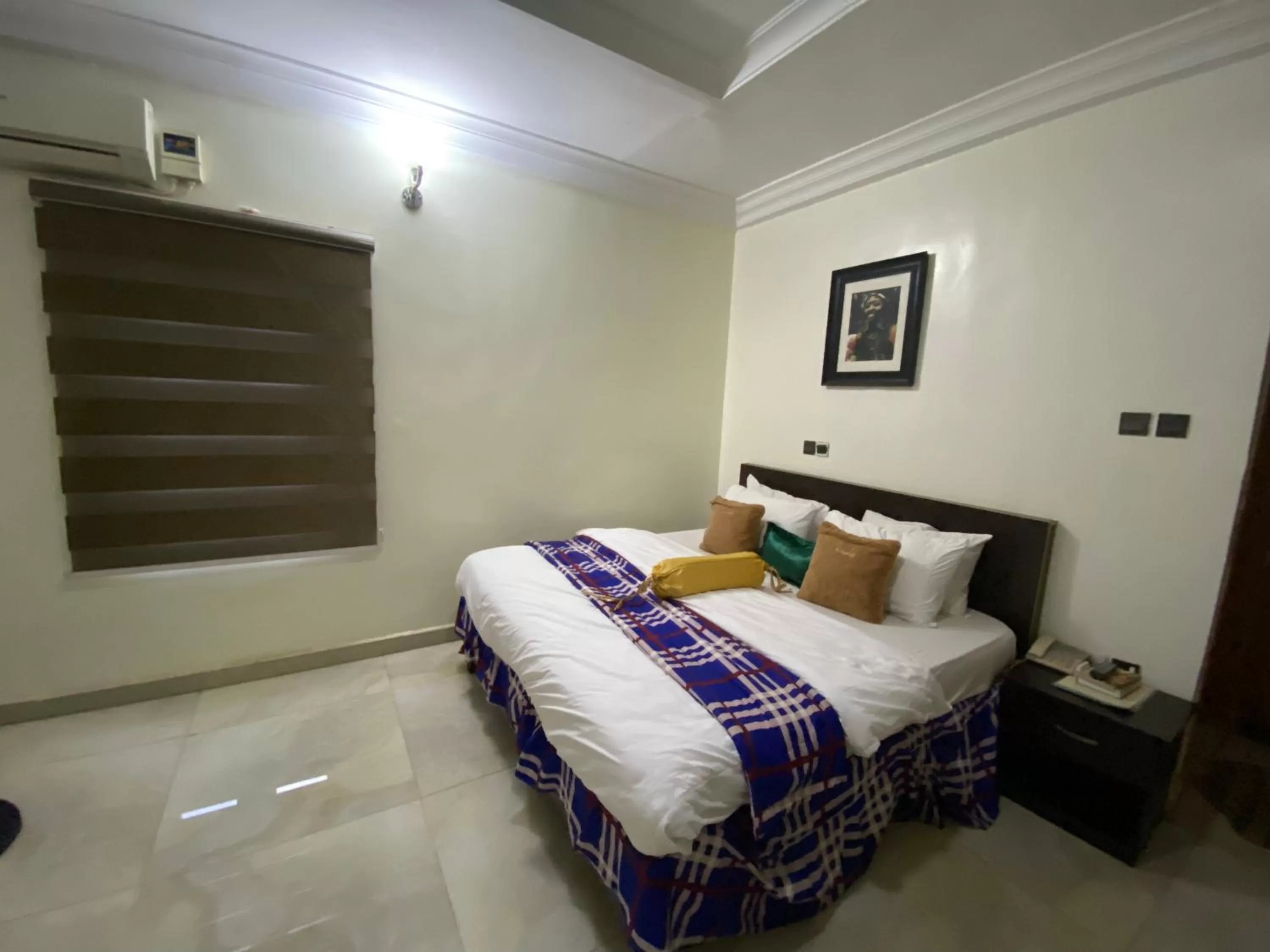 Bed in Nue-Crest Hotels & Suites