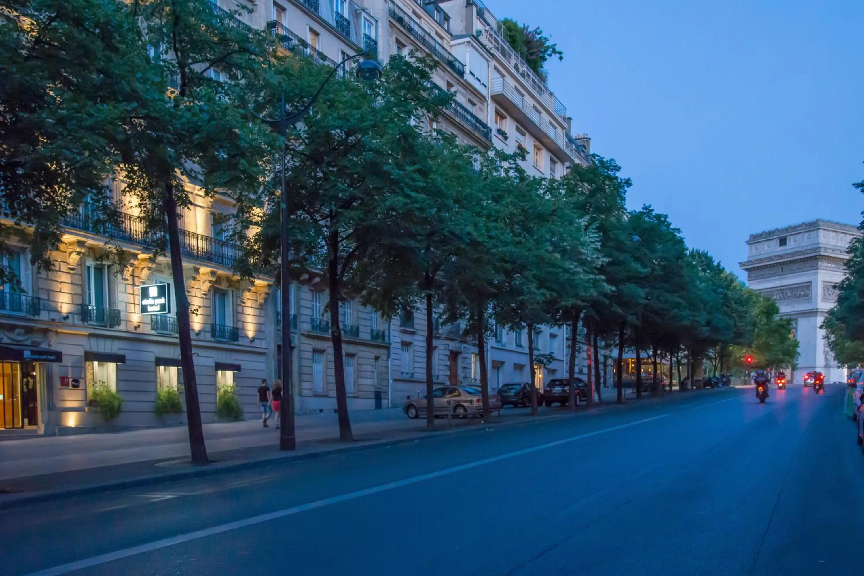 Facade/entrance in Etoile Park Hotel