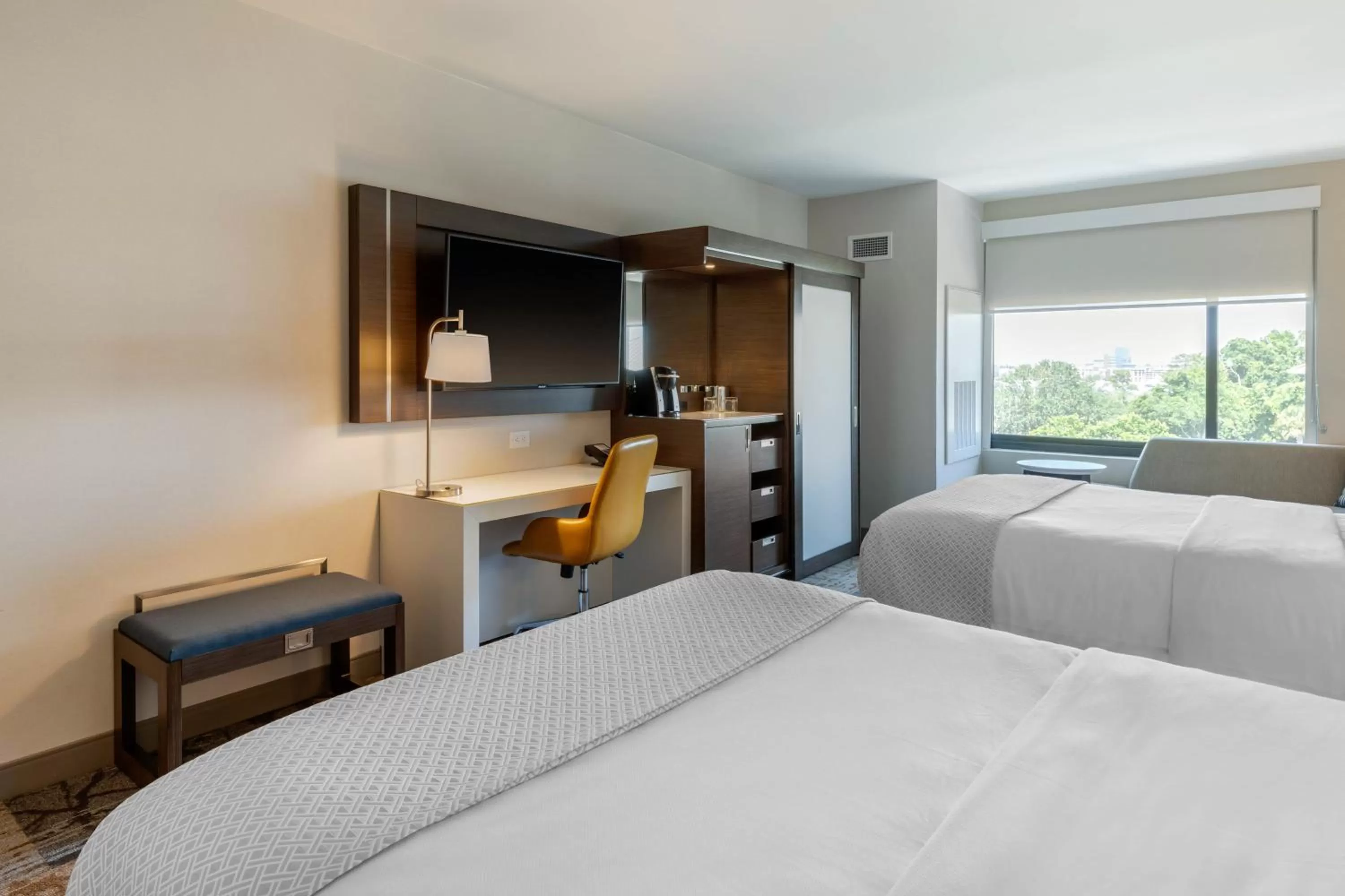 Bedroom, Bed in DoubleTree by Hilton Charleston Riverview