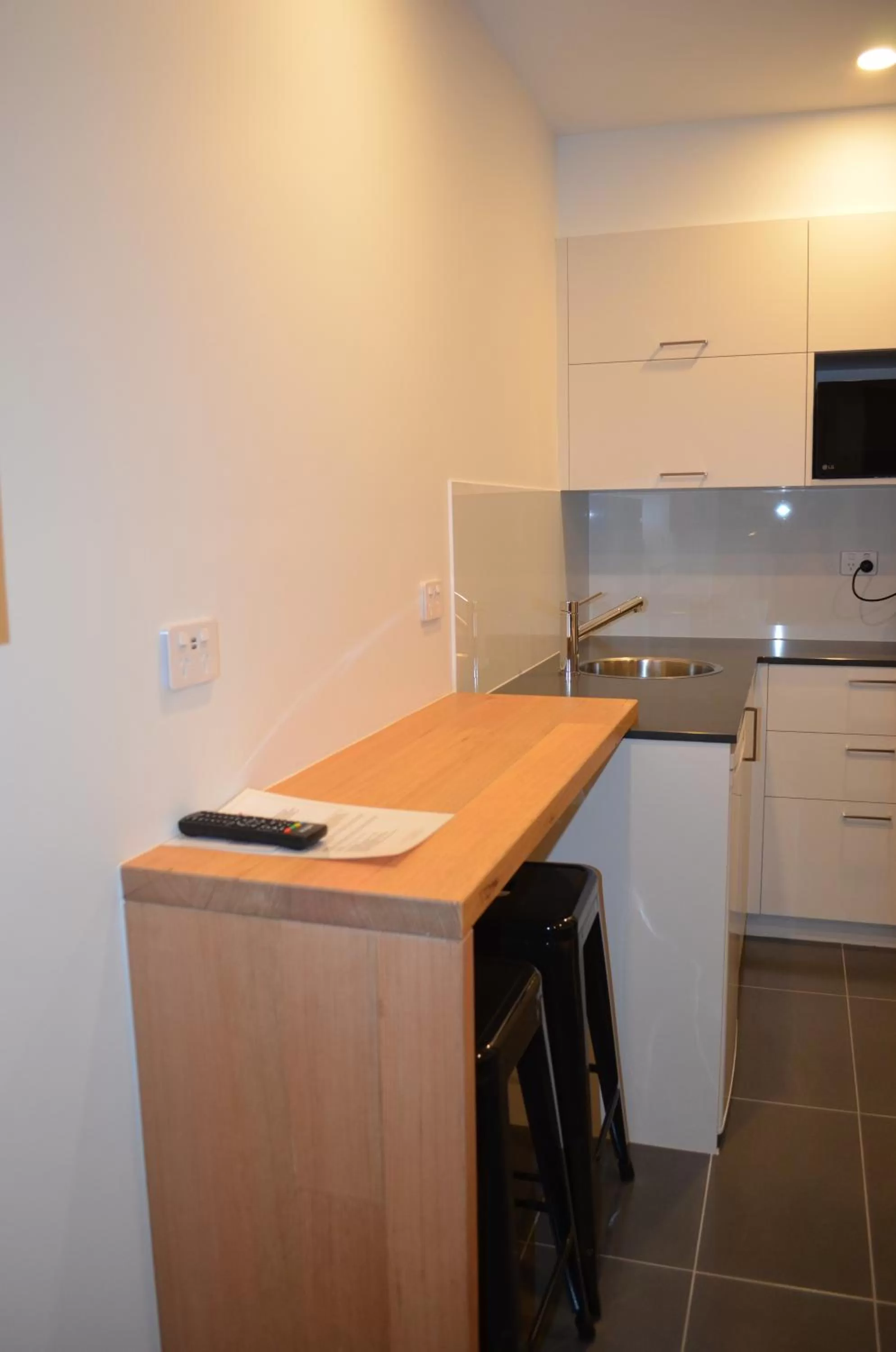 Kitchen or kitchenette, Kitchen/Kitchenette in Bright Colonial Motel