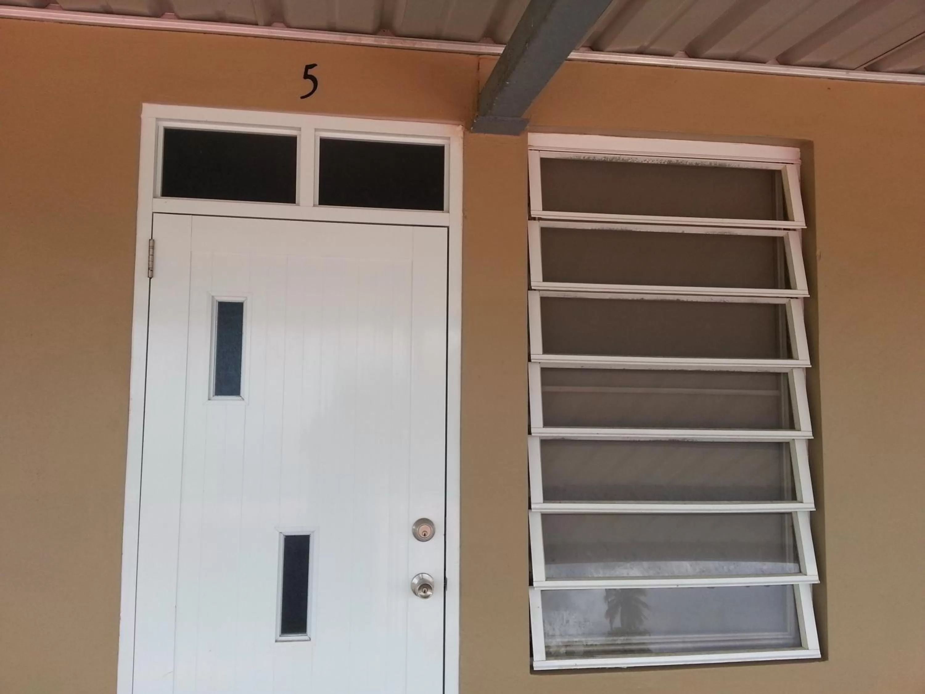 Facade/entrance, Property Building in Aguada of the Seas