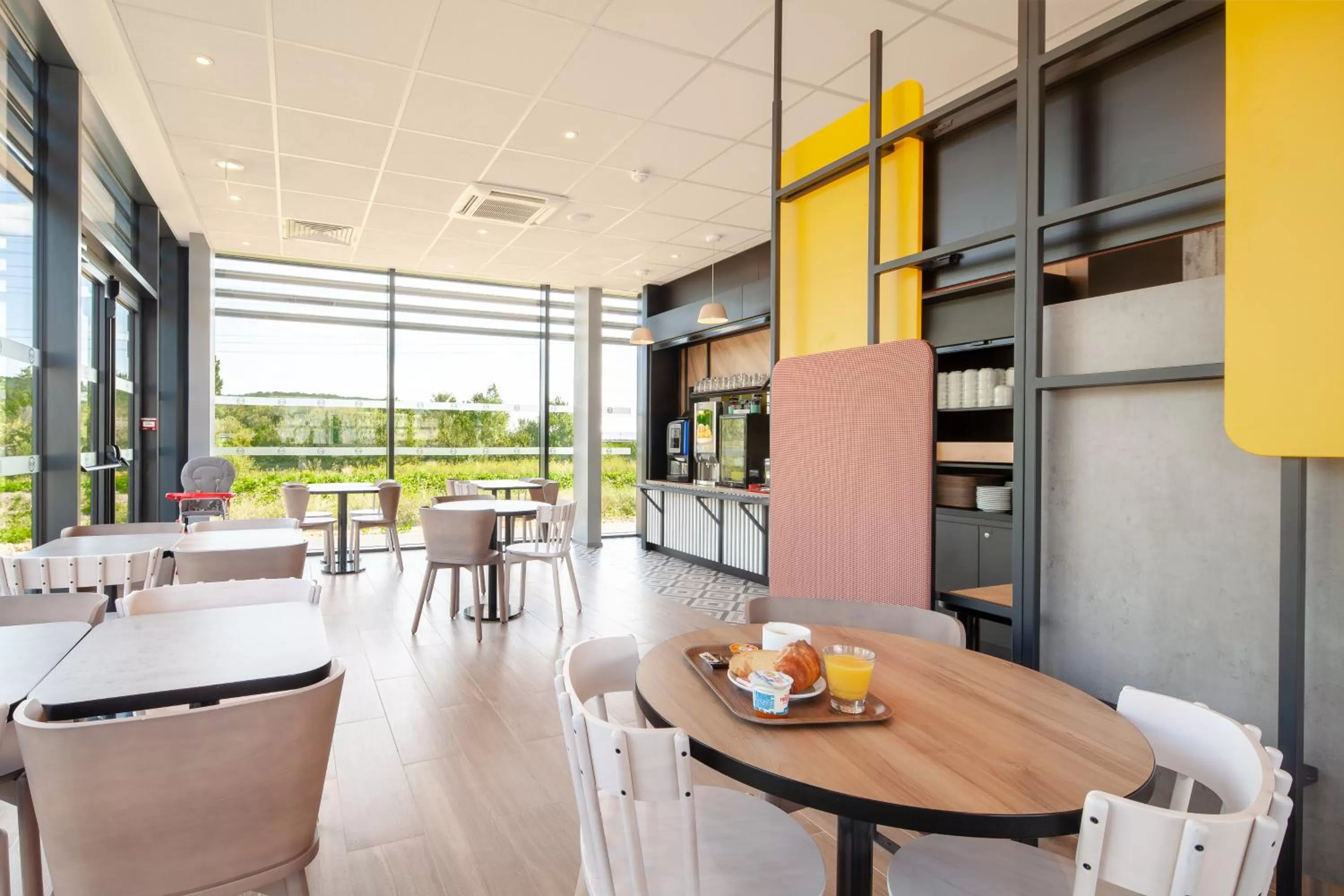 Buffet breakfast in B&B HOTEL Igny Palaiseau