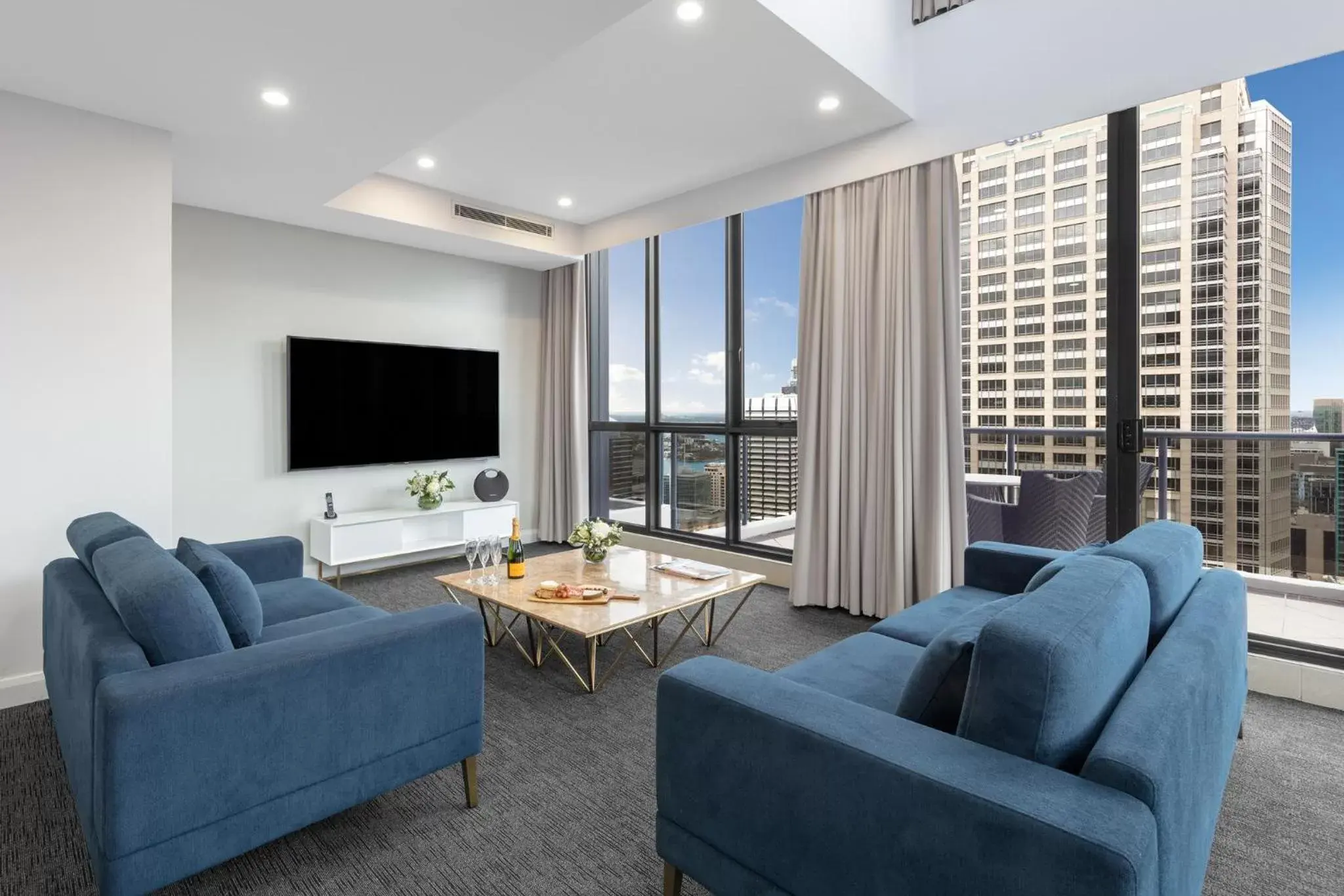 Three Bedroom East Penthouse in Meriton Suites Pitt Street, Sydney Three Bedroom East Penthouse in Meriton Suites Pitt Street, Sydney