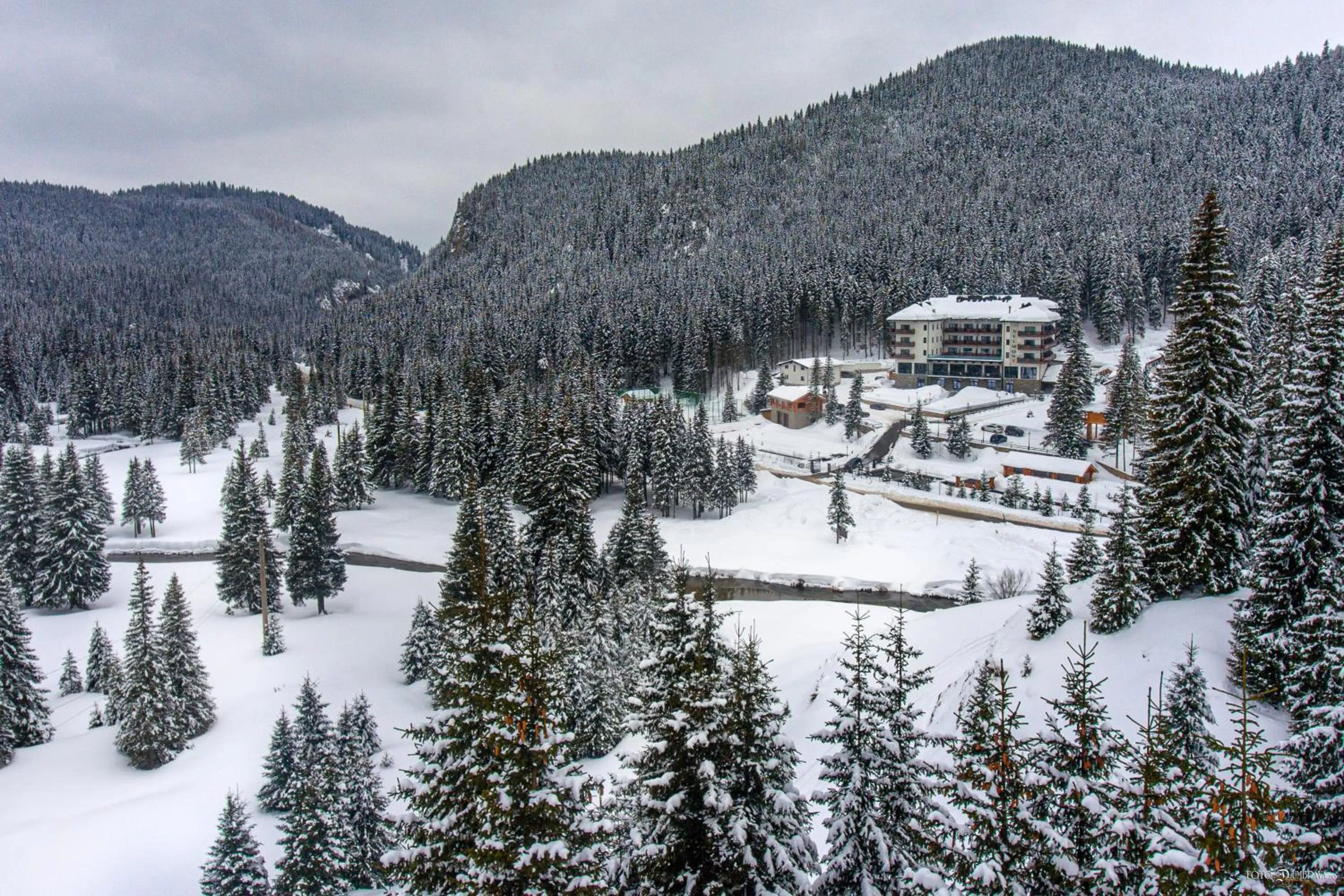 Property building in Hotel Belmont & Spa