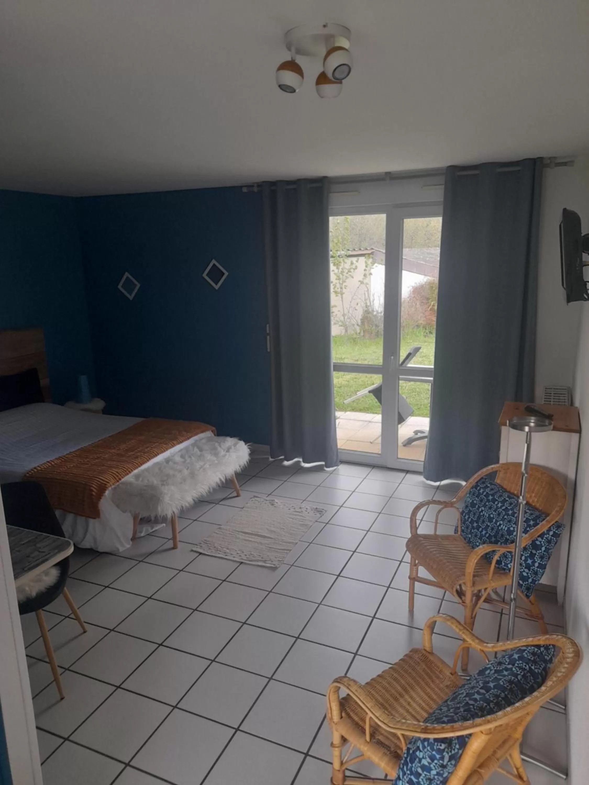 Bedroom, Seating Area in Hotel de l'Ile d'Amour