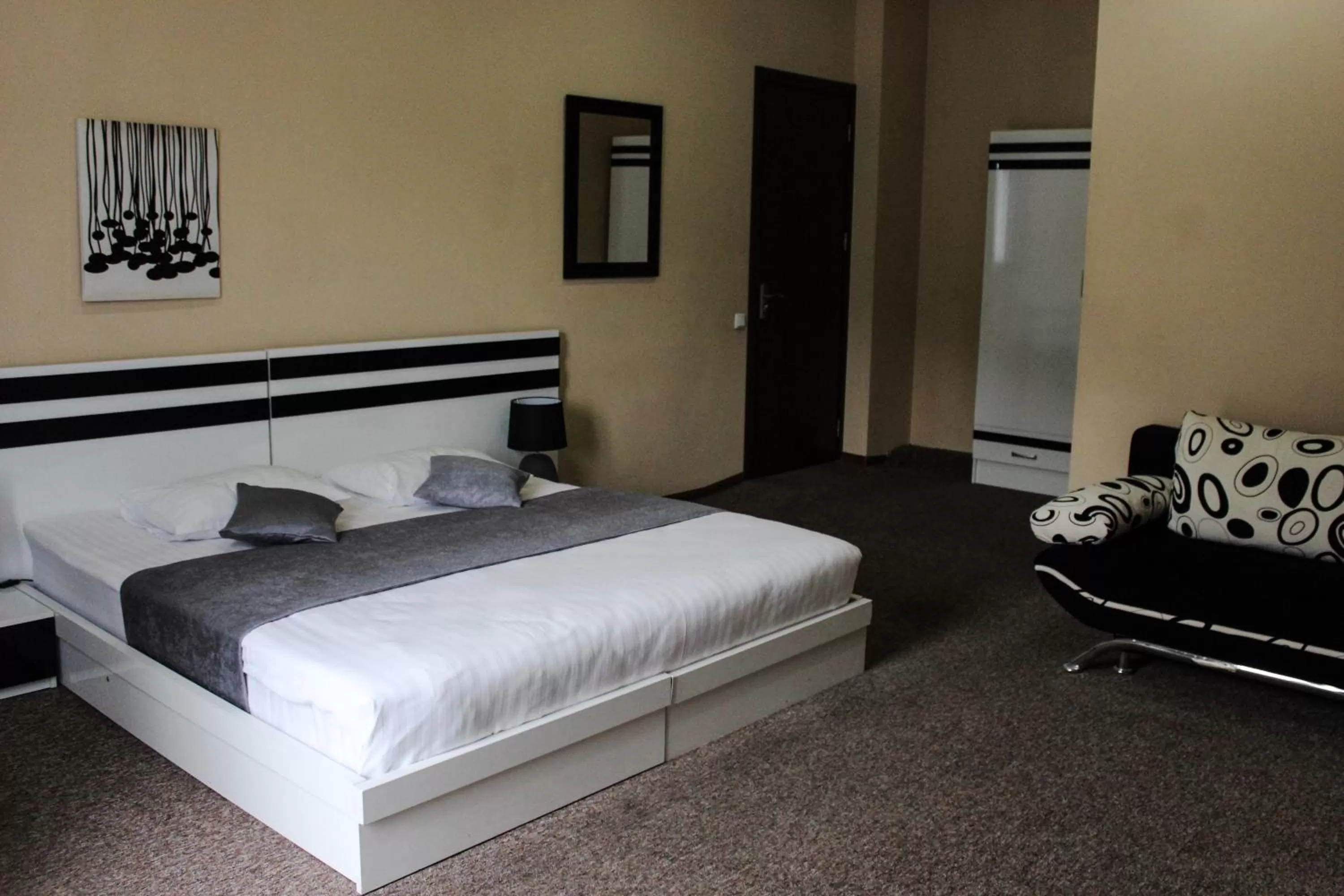 Photo of the whole room, Bed in Hotel Diplomat