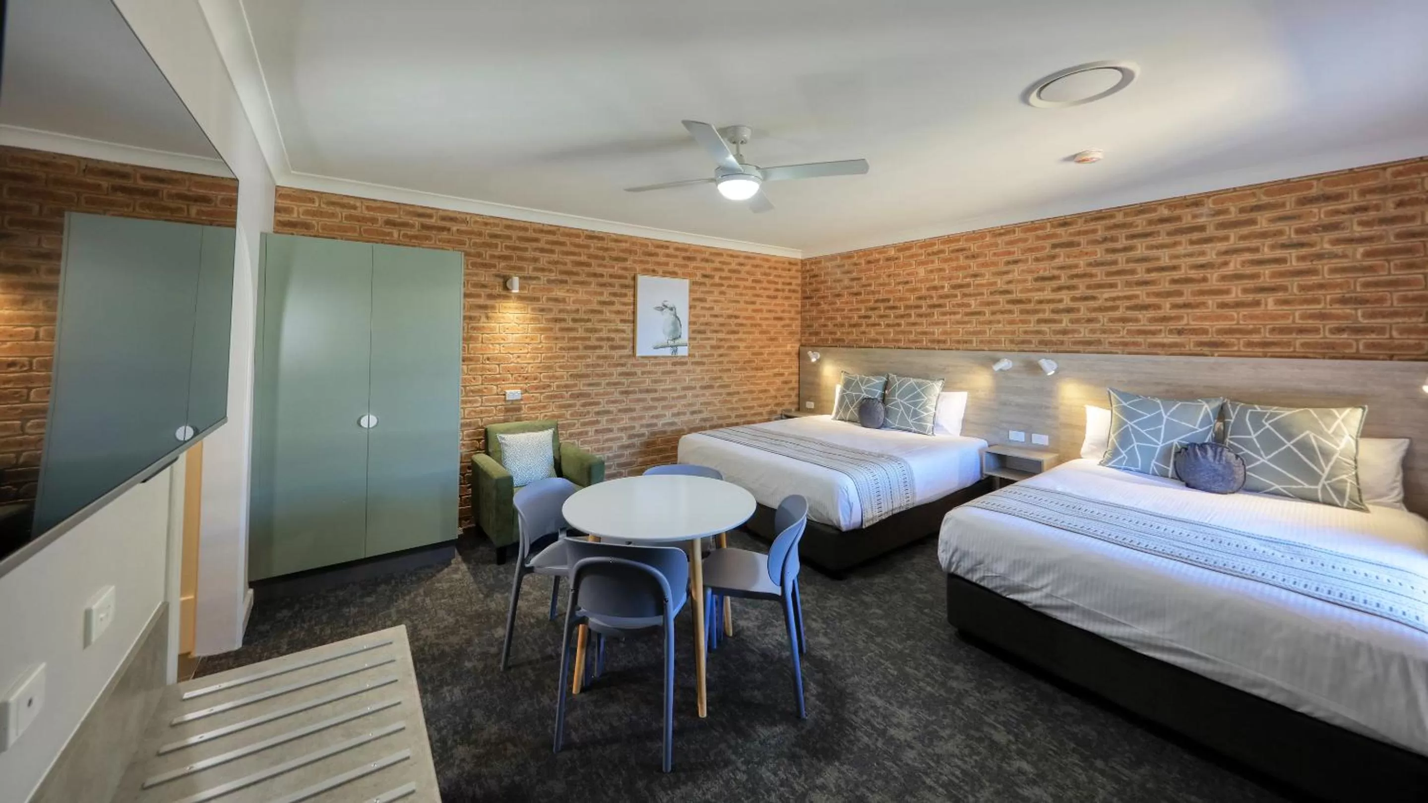 Photo of the whole room, Bed in Hamilton Henry Parkes Motor Inn