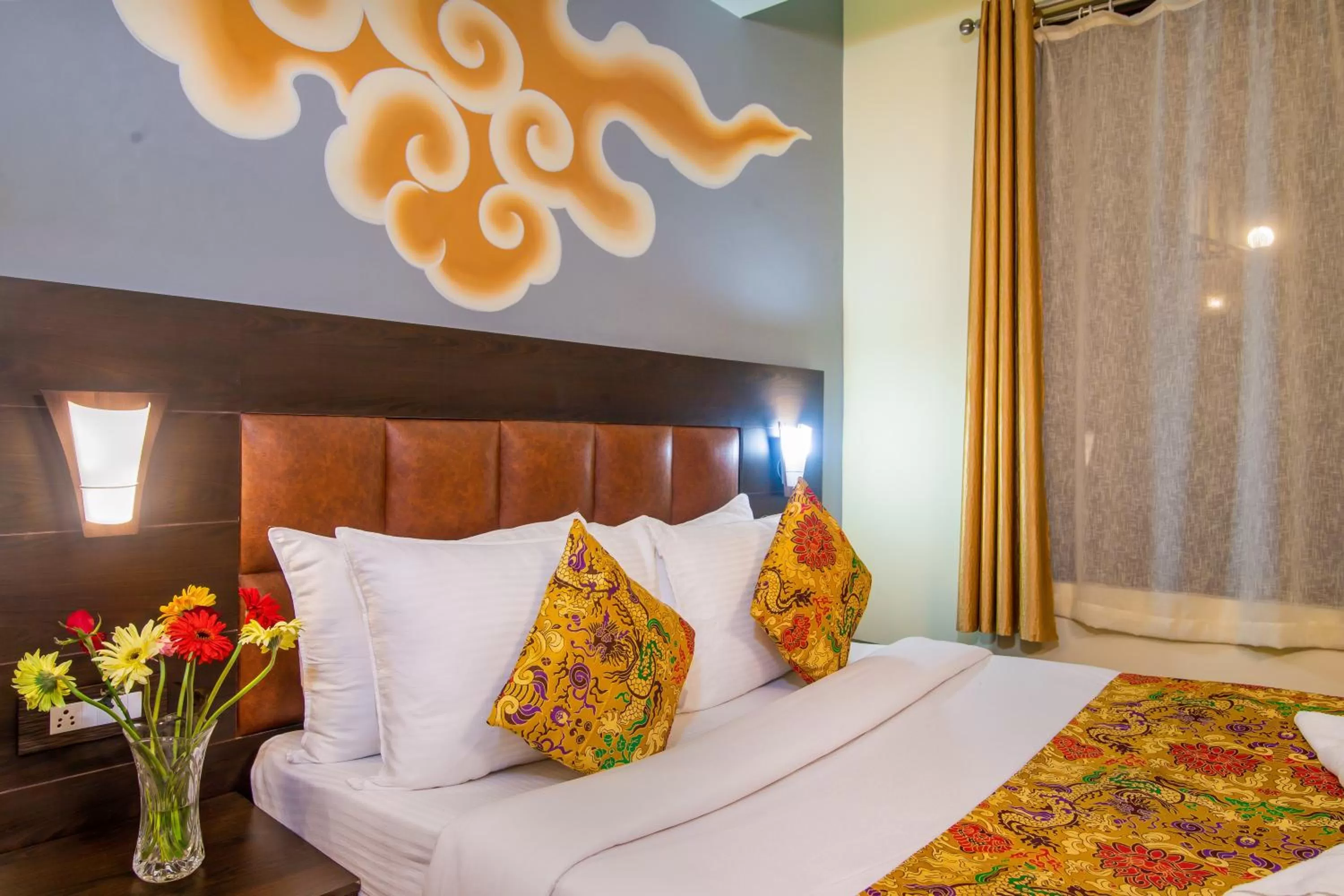 Bed in Muscatel Grand Silkroute - 300 Mts from MG Marg